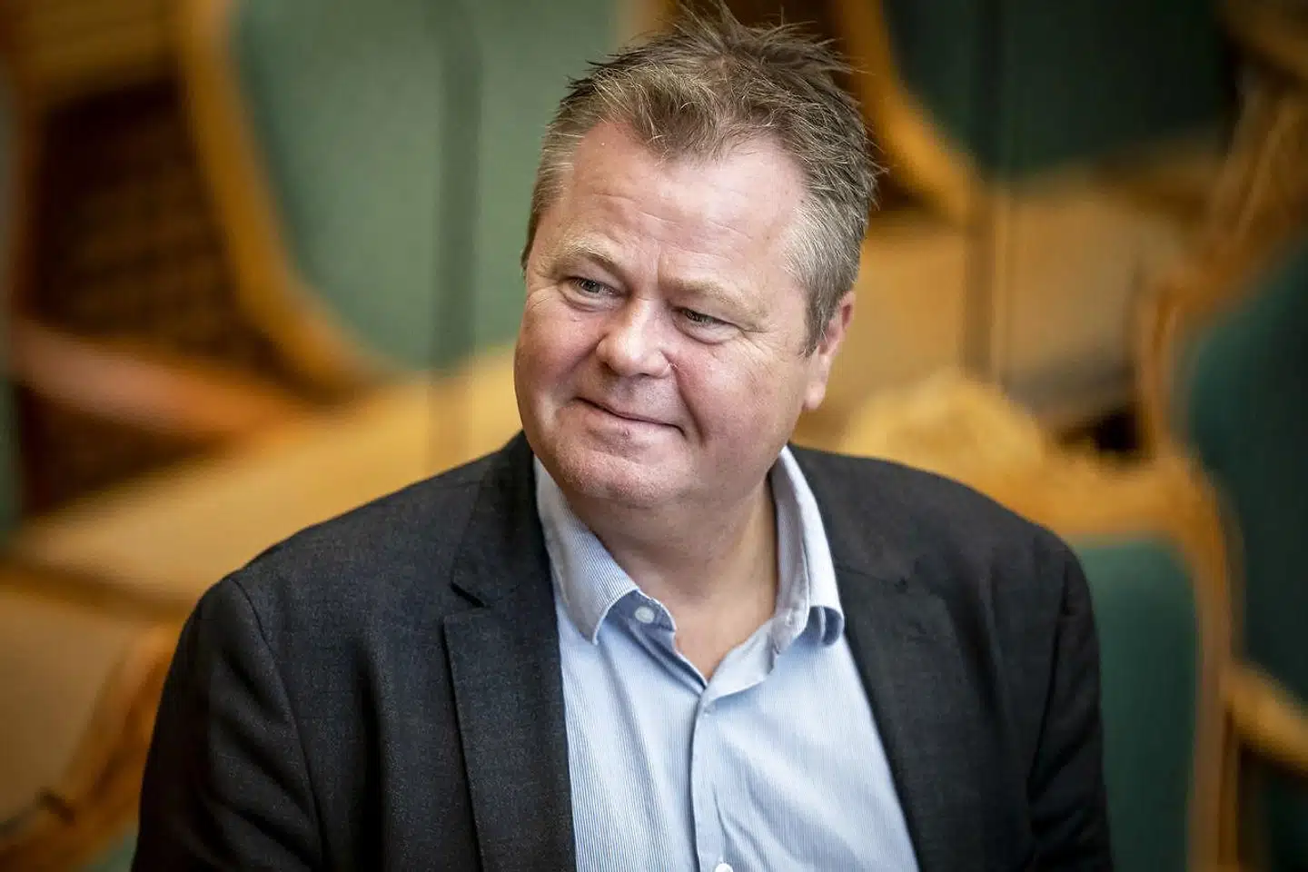 »Vores dagpengesystem skal ikke finansiere personlige selvrealiseringsrejser. Det skal være med til at sikre tilstrækkelig sikkerhed for lønmodtagerne, så virksomhederne kan opretholde deres omstillingsparathed i konjunkturændringer. (...) Arbejdsløshed handler ikke kun om den enkelte. Det handler om et helt velfærdssamfund,« skriver Henrik Møller.