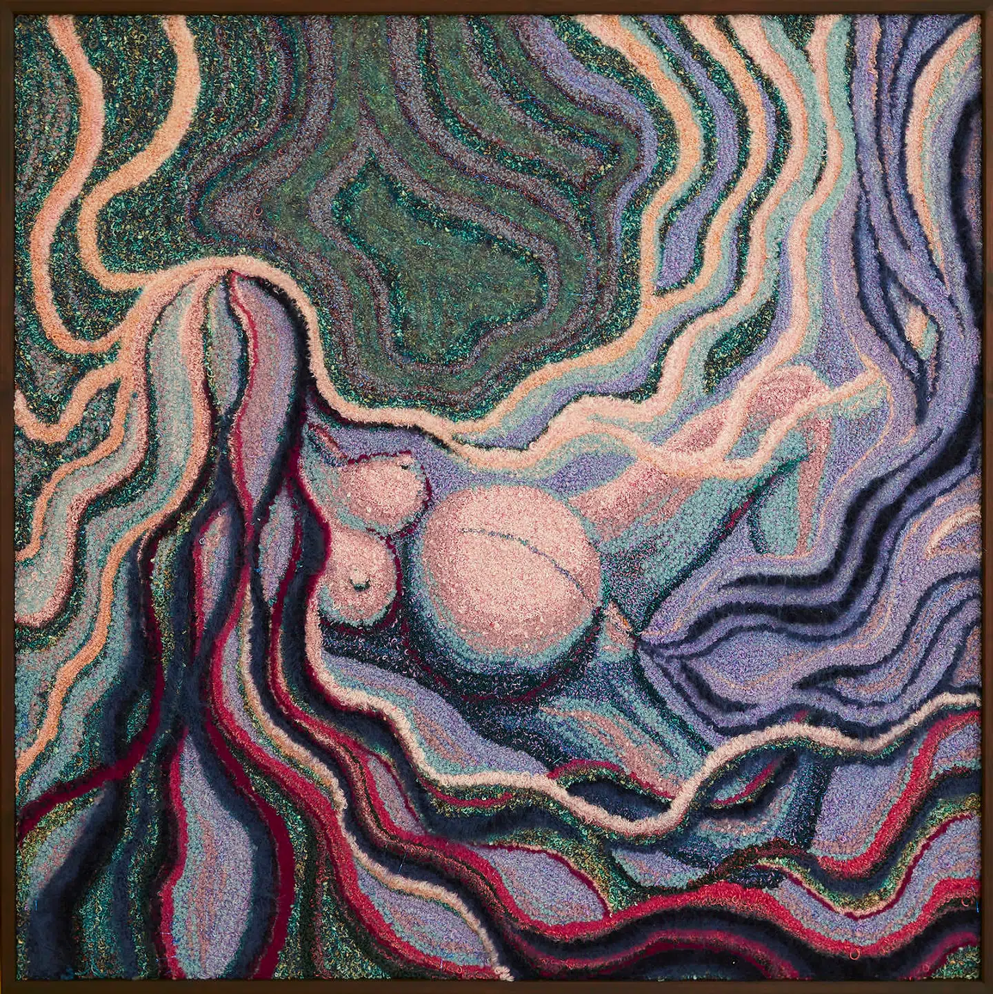 Tufting-teknikken, som vi kender fra 1970ernes ryatæpper, har fået en revival. På YouTube myldrer videoer med den vamsede teknik frem, og kunstnere står i kø for at komme ud i Statens Værksteder for Kunst og arbejde ved deres nyerhvervede maskine.