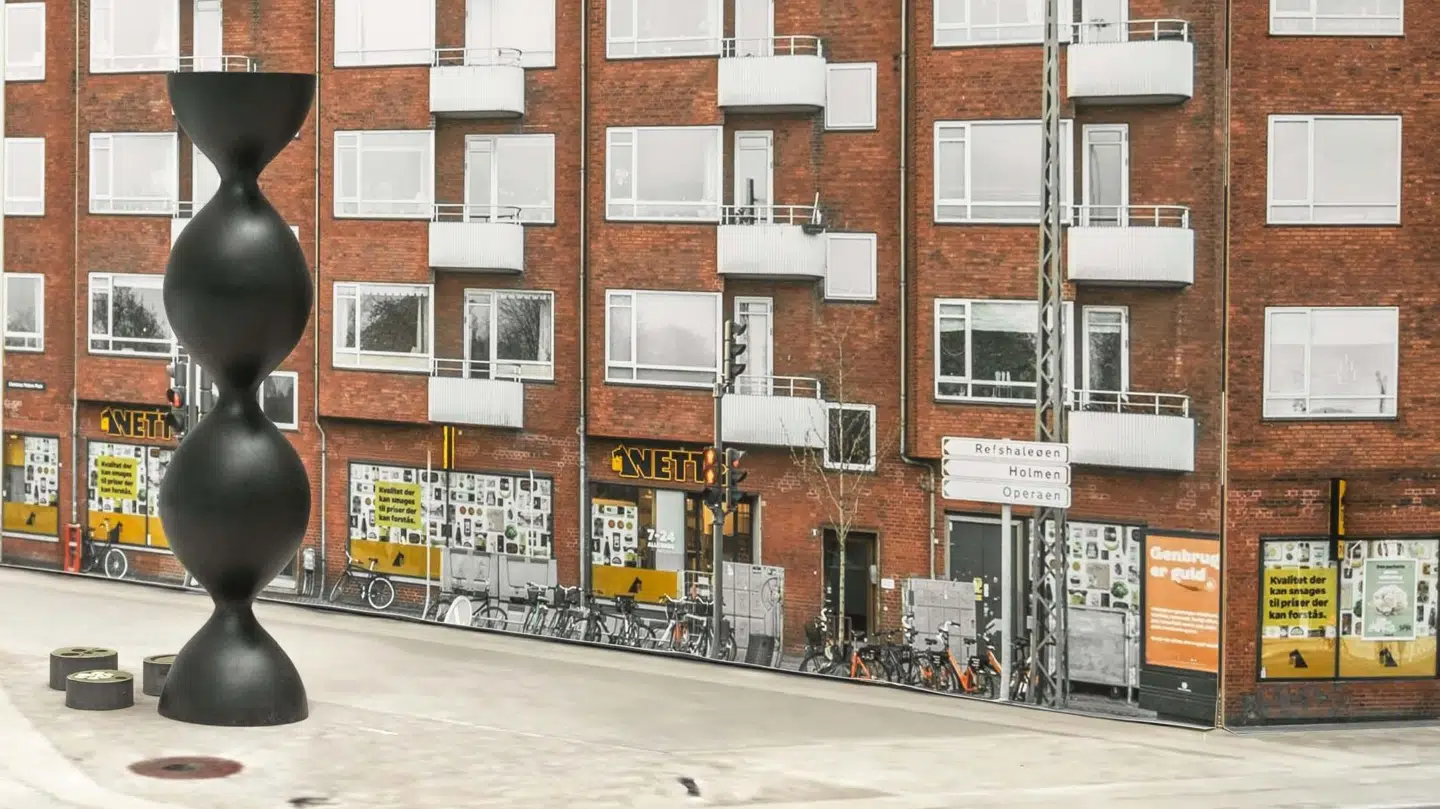 Sophia Kalkaus ti meter høje bronzeskulptur, som nu er blevet godkendt af Borgerrepræsentationen og skal placeres på Amager i København. Kunstneren kalder projektet »Portal til Amager«.