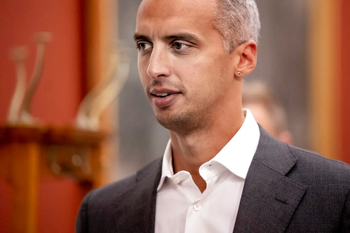 Regeringen vil give afghanere, der er flygtninge i Danmark, fordi de hjalp danske styrker under krigen i Afghanistan, ret til familiesammenføring og mulighed for job og uddannelse. Udlændinge- og integrationsminister Mattias Tesfaye (S) skal i dag, tirsdag, i samråd om de afghanske flygtninge.