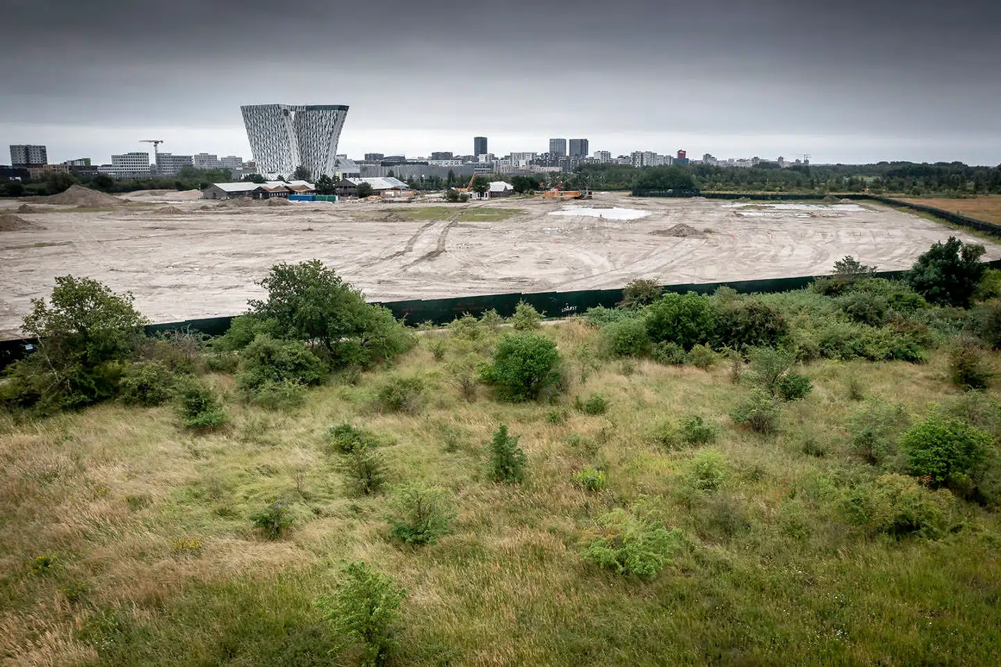 »Vi kan såmænd godt forstå, at der er borgere og politiske kandidater, der ikke forstår processen omkring klagenævnenes delafgørelse i juli på den tidligere losseplads på Amager Fælled,« skriver Pia Gjellerup og Lars Barfoed.