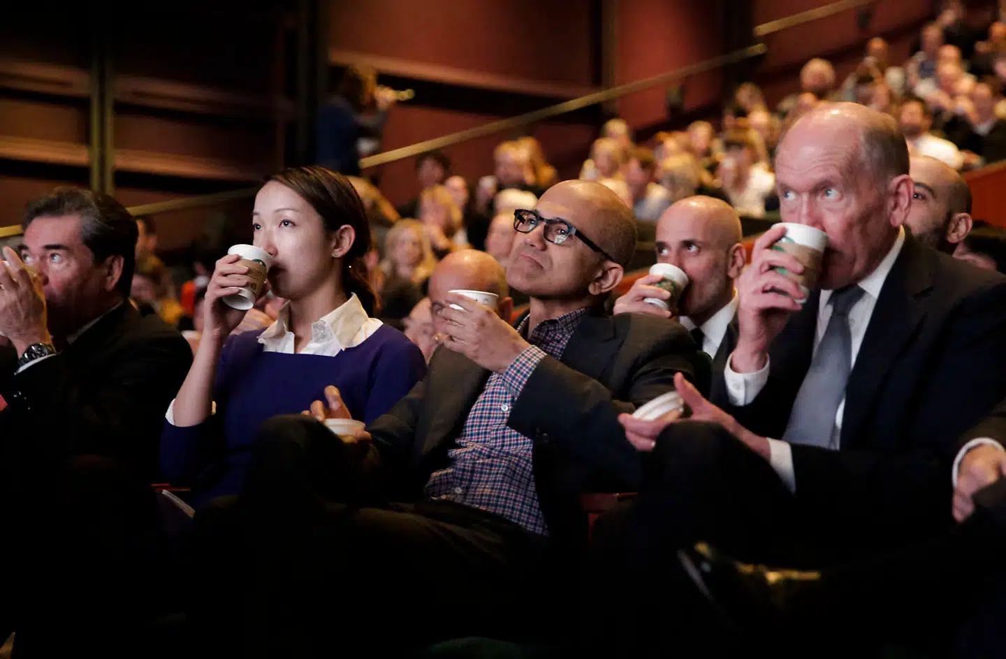 Danske bestyrelsesformænd kan med fordel skele til udlandet, når det kommer til inspiration til mere aldersdiversitet, mener Alexander Hasenberg. På billedet ses Clara Shih, 29-årigt bestyrelsesmedlem i Starbucks (2. tv.), sammen med bl.a. Satya Nadella, CEO i Microsoft, og Craig Weathercup, fhv. CEO i Pepsi-Cola Company.