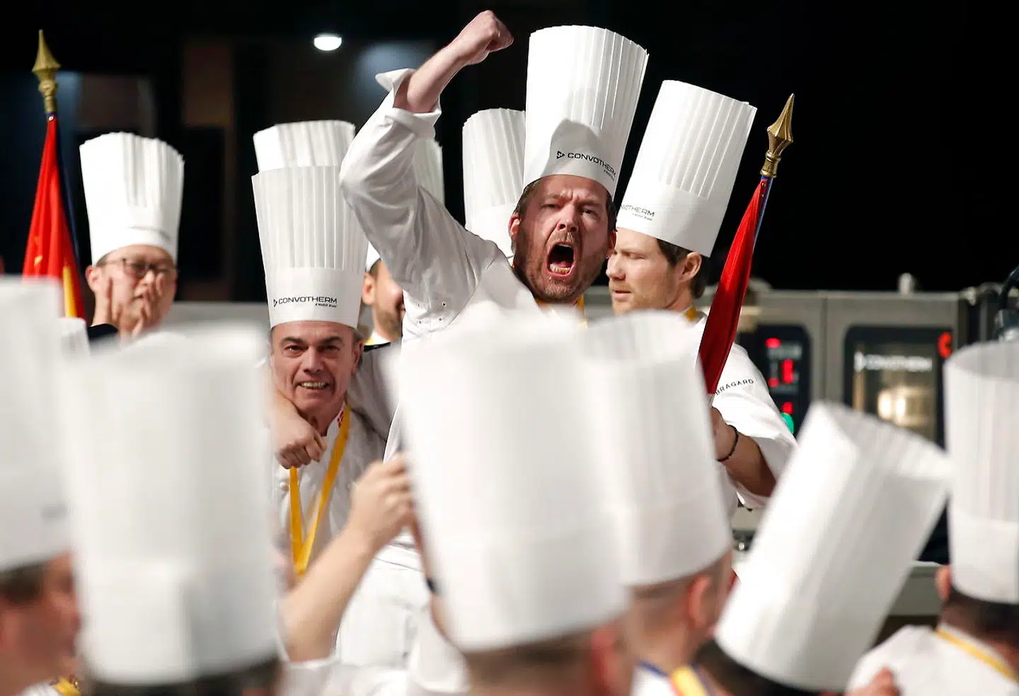 Kenneth Toft Christensen (i midten), da han vandt Bocuse d'Or i 2019.