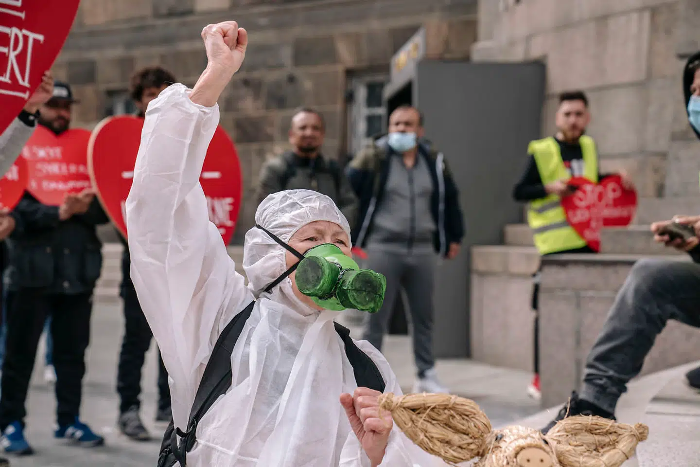 »I modsætning til deres forældre og bedsteforældre finder de unge generationer ikke forløsning for fællesskabslysten i de klassiske foreningsformer. Unge gør noget helt andet,« skriver Jane Sandberg og Katrine Ebdrup Damgaard. På billedet ses Fridays for Future, Den Grønne Studenterbevægelse, Noah, Global Aktion og Extinction Rebellion holde klimademonstration i Rigsdagsgården, 2. juni 2021.