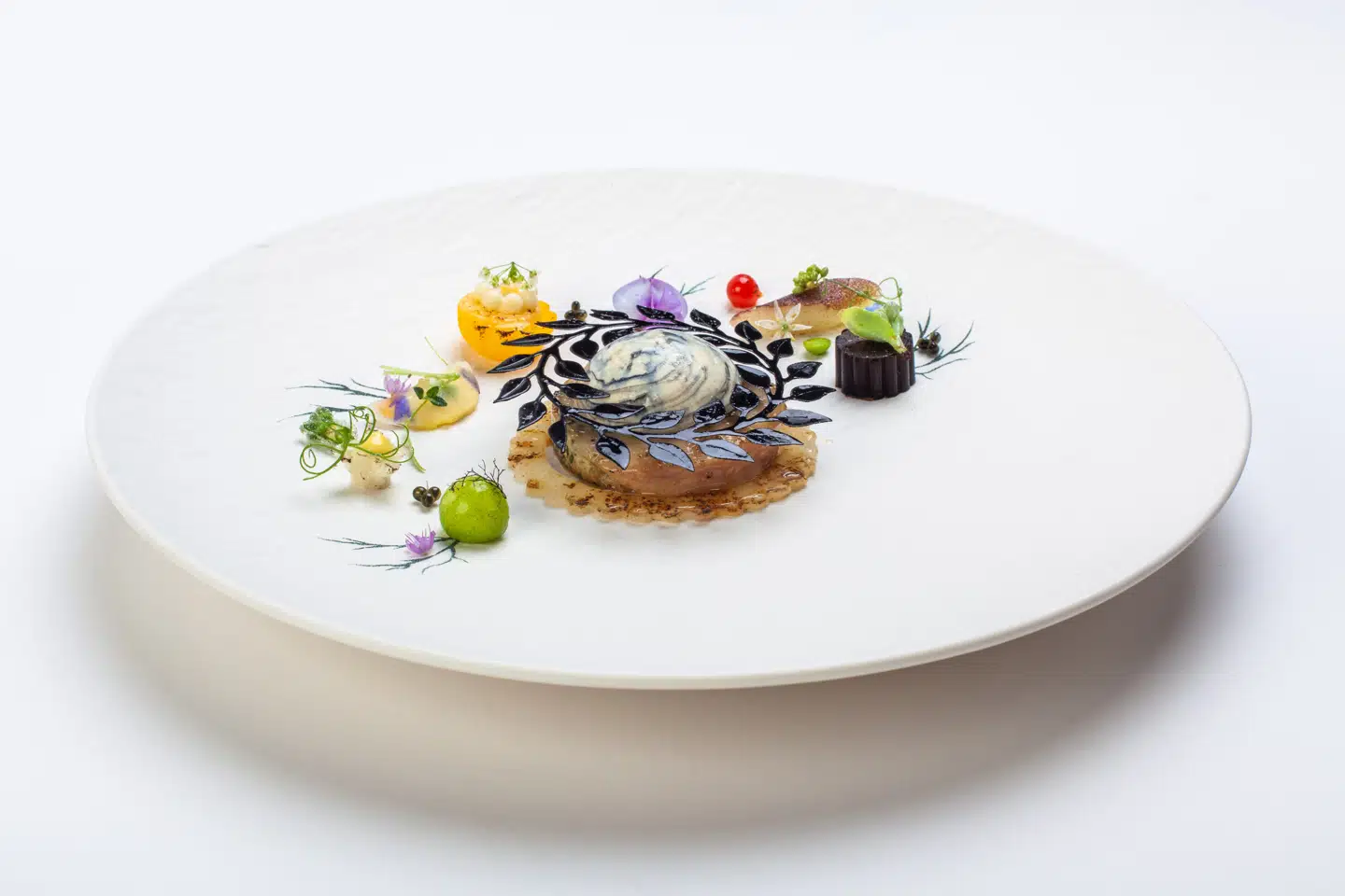 Fiskeretten i til Bocuse d'Or Europa i fjor var afrikansk ålemalle serveret på tallerken. Her Ronni Mortensens bidrag.