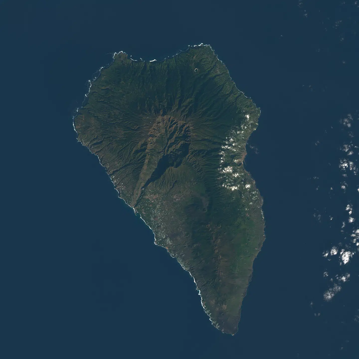 Den kanariske ø La Palma beskrives ofte som en af verdens stejleste øer. Hele den sydlige halvdel af øen, der er lidt større end Bornholm, er skabt af den næsten 2.000 meter høje vulkan Cumbre Vieja, der aktuelt er i udbrud.