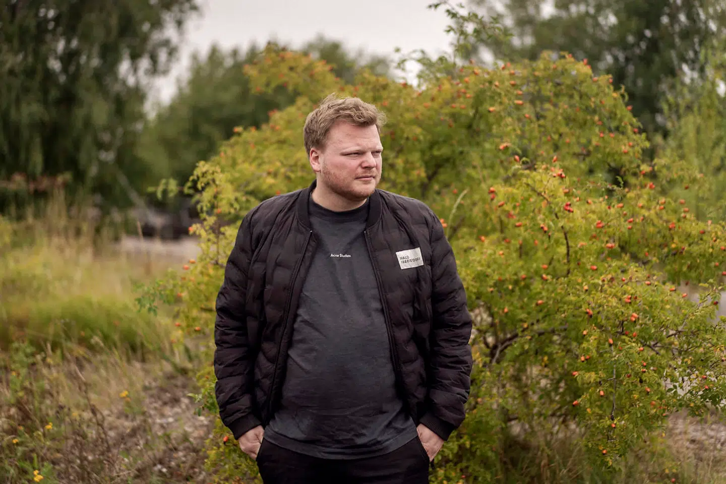 Rasmus Munk bruger mellem 110 til 125 timer om ugen på Refshaleøen, hvor hans Michelin-restauranten Alchemist har til huse. »Det er en livsstil at være herude. Det er klart, at hvis jeg var påduttet at være her så mange timer, ville man nok gå ned. Men det er mig selv, der gerne vil herud og skabe noget, når jeg står op om morgenen.«