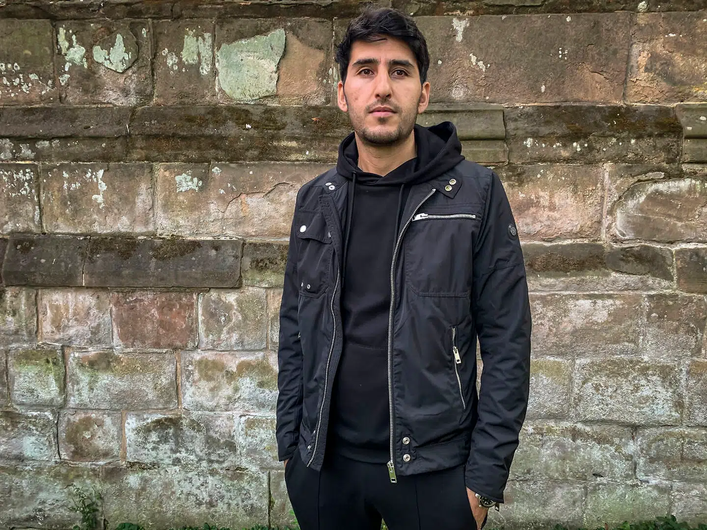 Den afghanske tolk Haroon Hotak lod sig evakuere til Storbritannien i stedet for til Danmark efter at have arbejdet for de danske styrker i halvandet år. Det har han ikke fortrudt et eneste øjeblik.