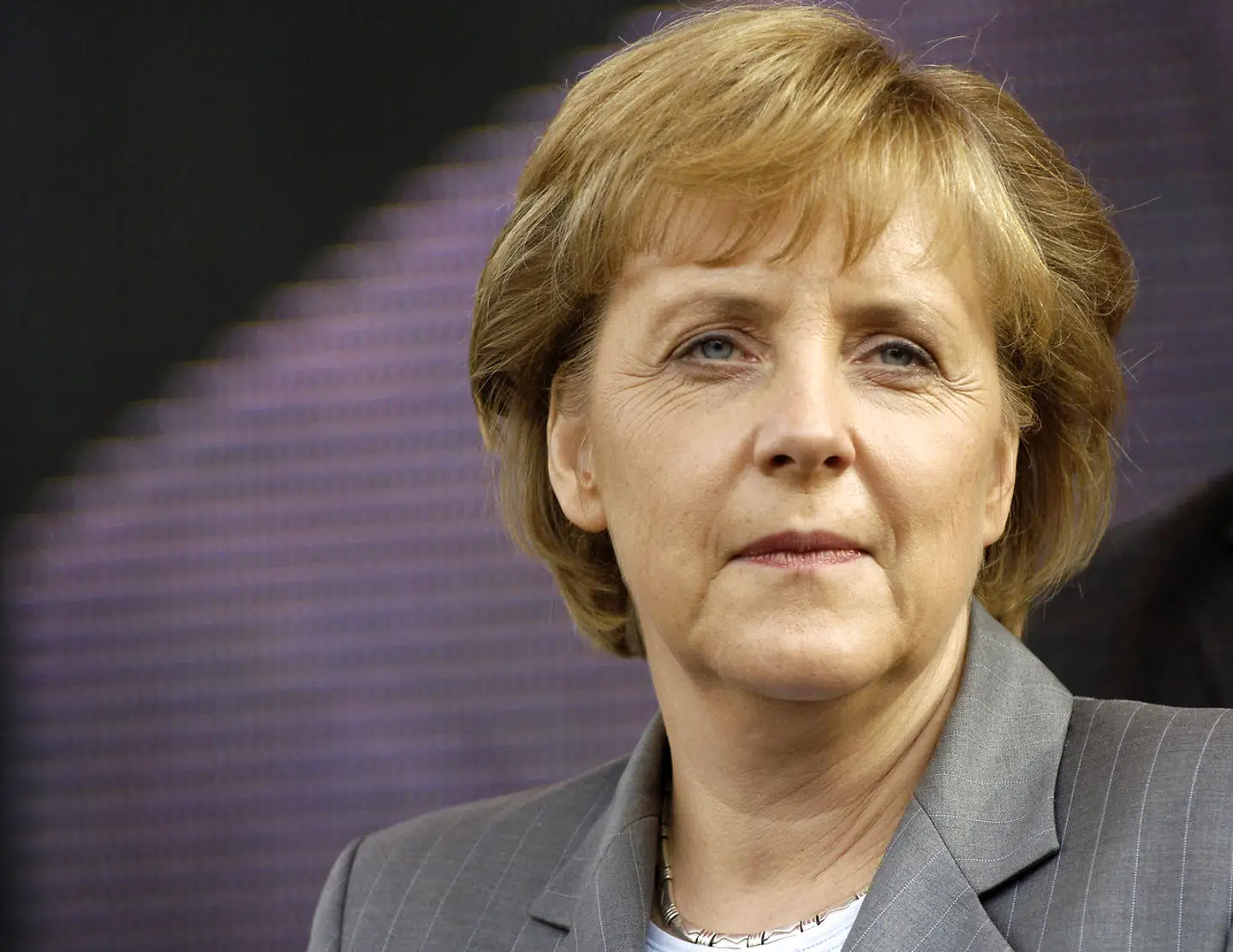 På vej mod magten. 13. september 2005 var der fem dage til valget, og ingen vidste, at kandidaten i et af de fjerneste og ødeste steder i Tyskland havde sat kursen mod at blive verdens mest magtfulde kvinde.