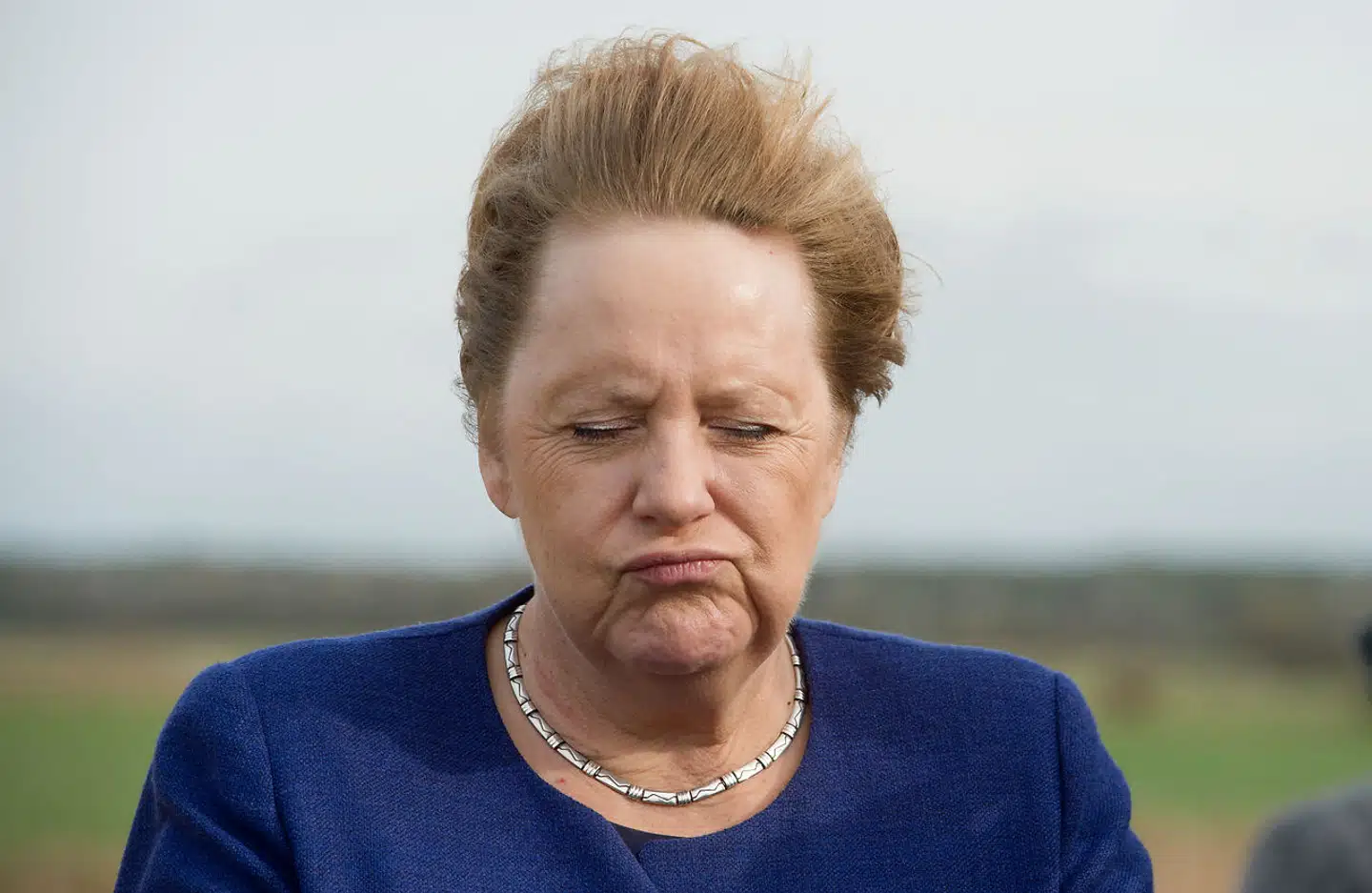 Angela Merkel på besøg i et forblæst hjørne af sin valgkreds, øen Ummanz, ved Østersøen i 2019.