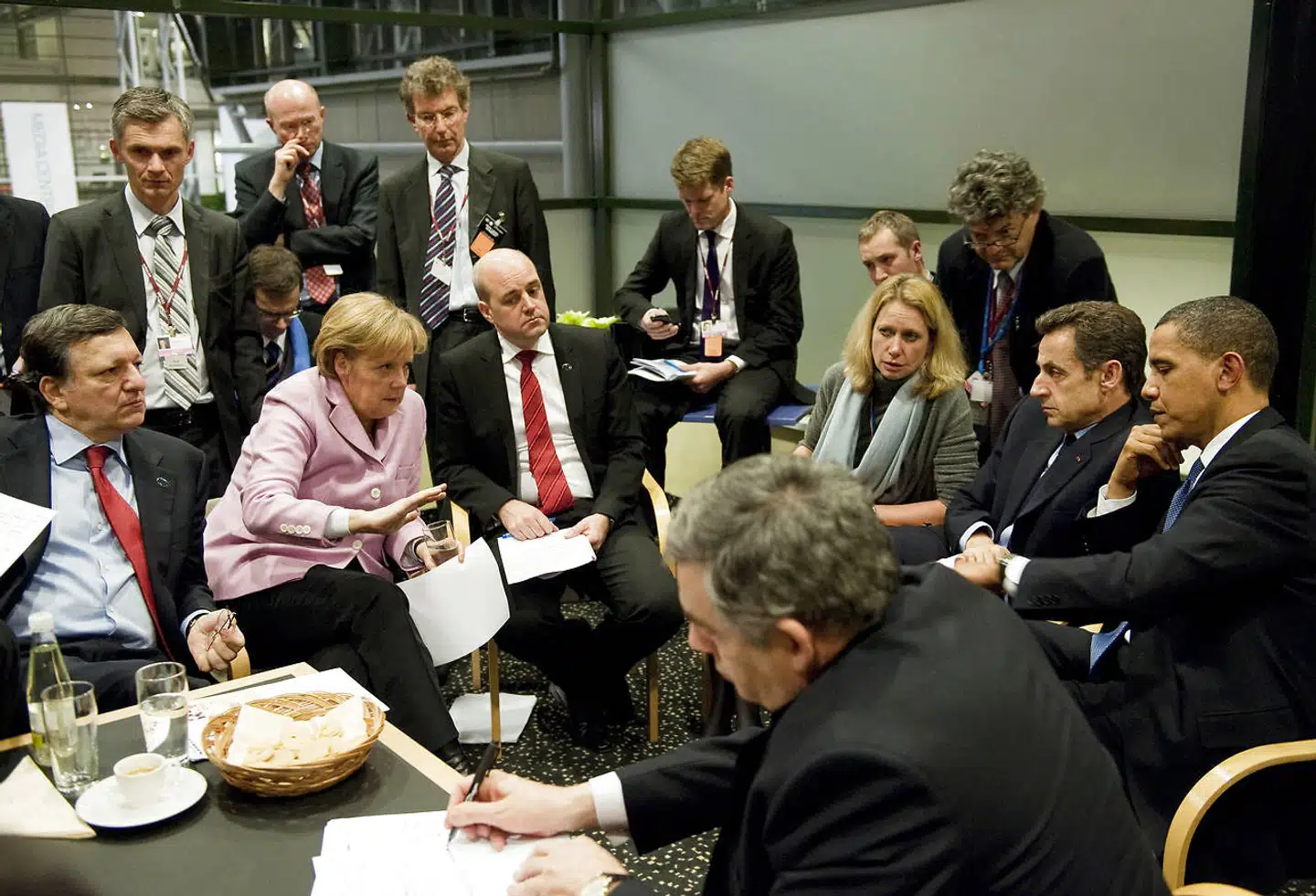Klimatopmødet i København i december 2009. Da fornemmelsen af kaos bredte sig ved COP15, måtte verdens toppolitikere for en stund forlade de sædvanligvis forudbestemte, stramme rammer ved internationale møder.