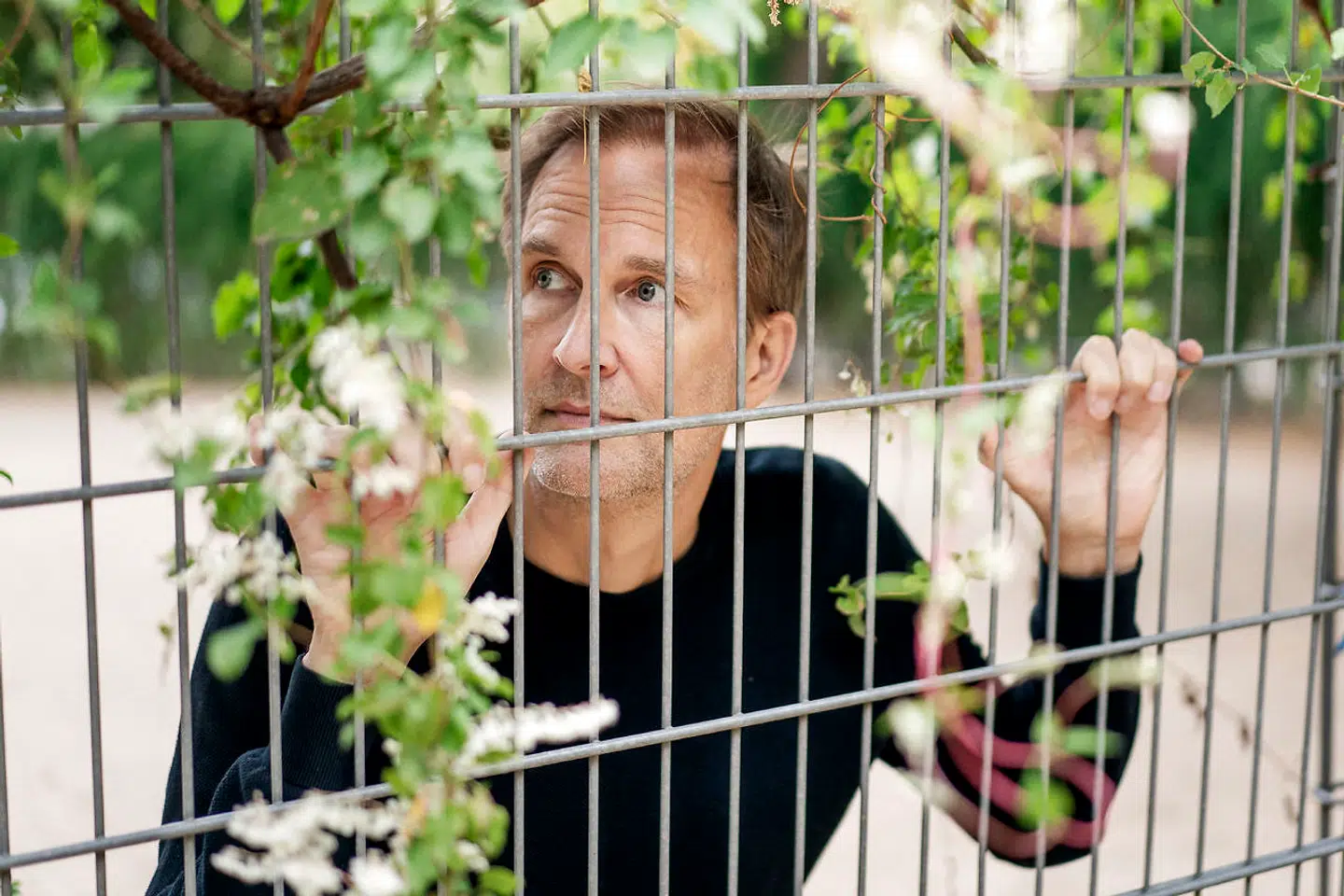 Forfatter Christian Jungersen er tilbage med ny roman for første gang i ti år. Romanen får dog en blandet modtagelse af avisernes anmeldere.