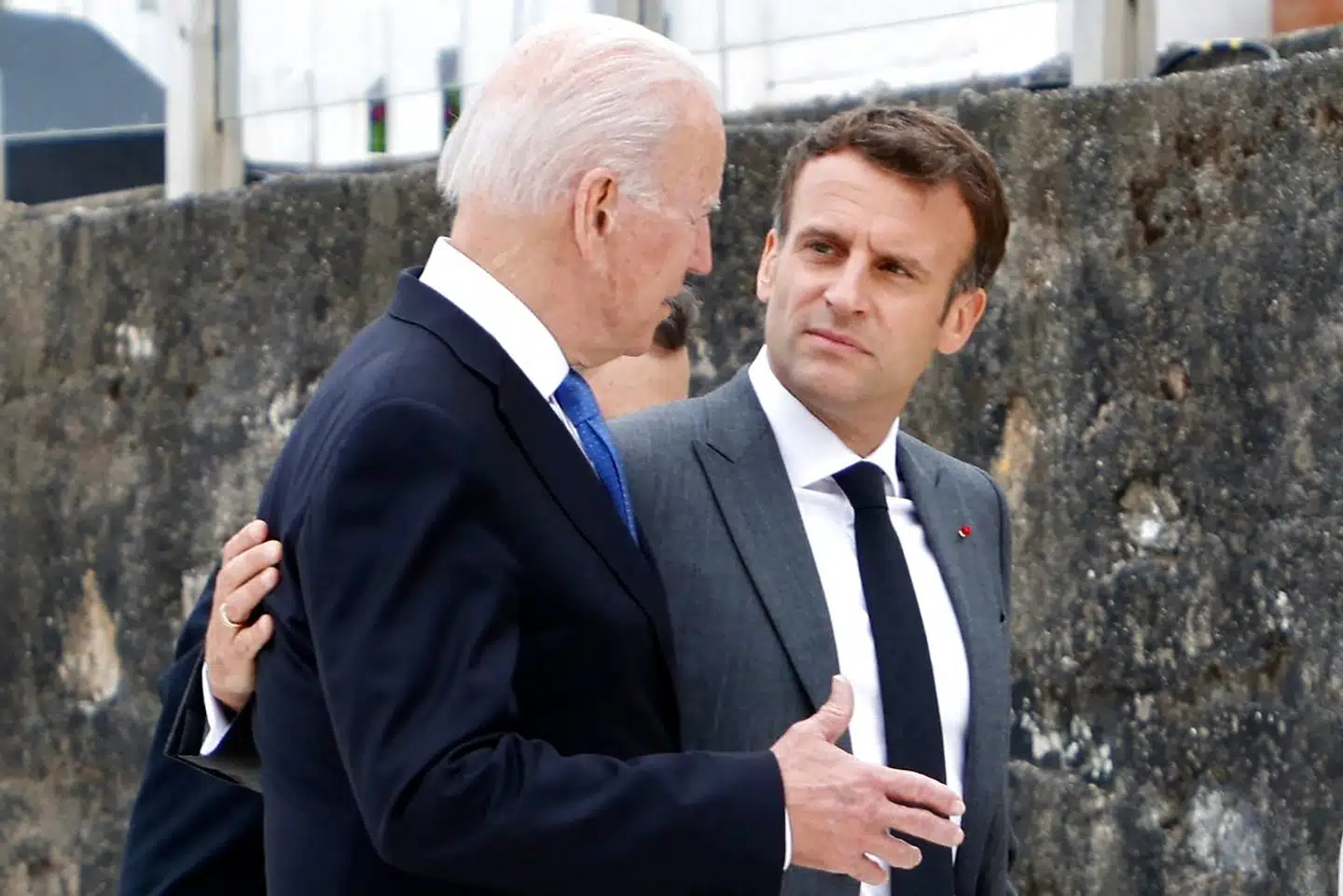 På billedet ses USAs præsident, Joe Biden, og Frankrigs præsident, Emmanuel Macron.