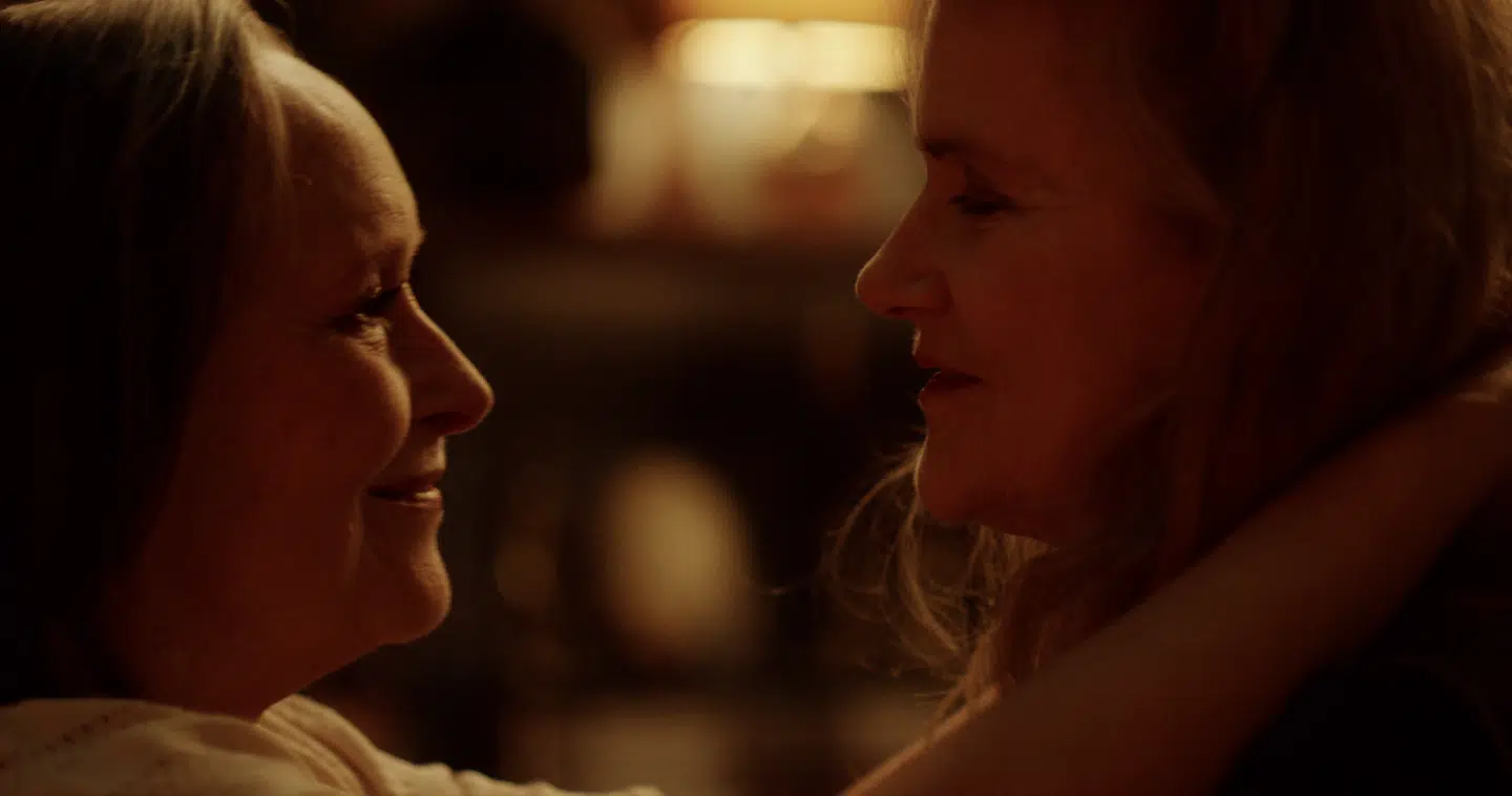 Martine Chevallier (tv) og Barbara Sukowa spiller to kvinder, der har holdt deres kærlighed hemmelig i årtier.