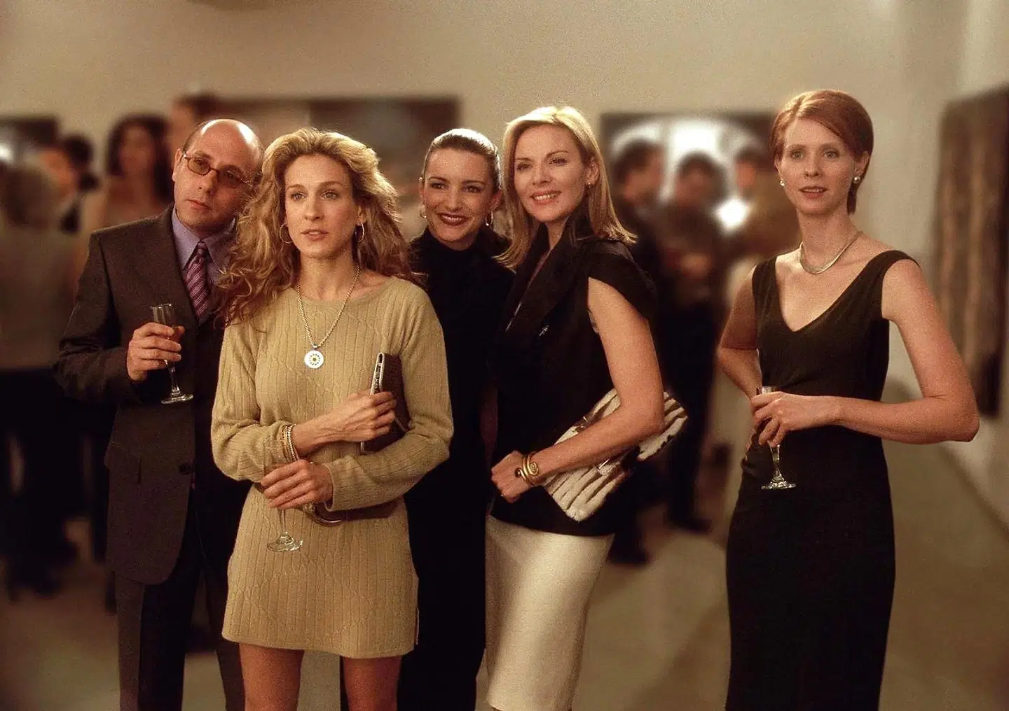 Her ses Willie Garson side om side med Sarah Jessica Parker, Kristin Davis, Kim Cattrall og Cynthia Nixon – også kendt som Stanford Blatch, Carrie Bradshaw, Charlotte York, Samantha Jones og Miranda Hobbes i »Sex and the City«.