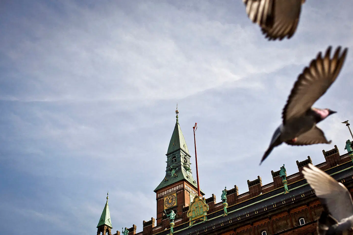 Når man har ansvar for et budget på cirka 45 milliarder kroner, skal man ikke fylde budgetaftalen med en hulens masse valgkampsmarkedsføring, som ikke forbedrer kernedriften af kommunen, skriver Lilian Parker Kaule.