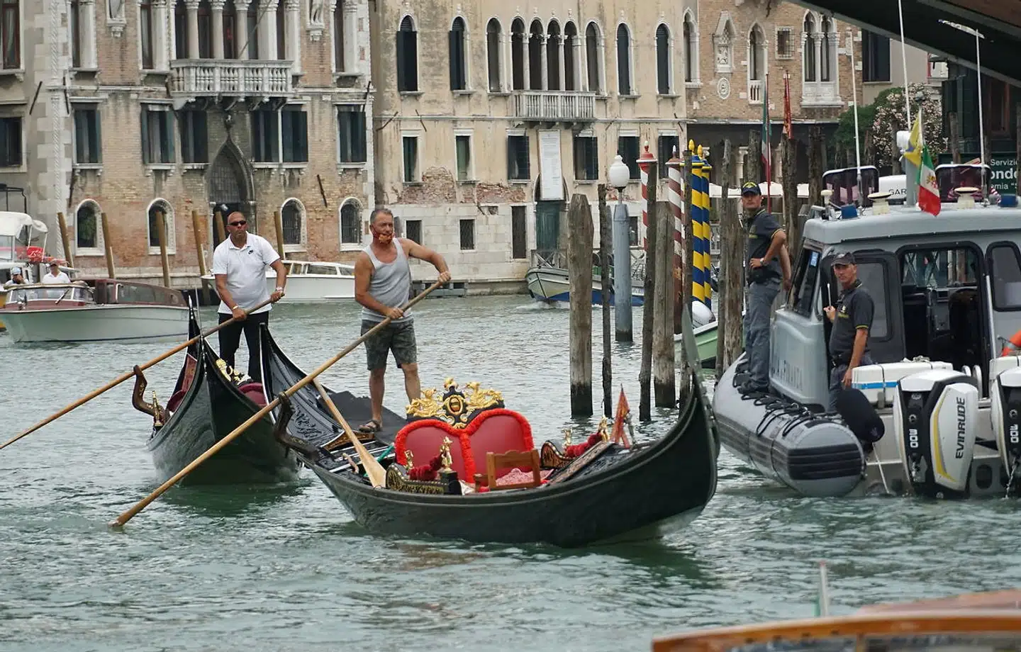 Italien var sidste år hårdt plaget af fraværet af turister. De er til gengæld vendt tilbage i år og er stærkt medvirkende til, at Italiens økonomi nu oplever kraftig vækst. Arkivfoto: Andrea Merola/EPA/Ritzau Scanpix