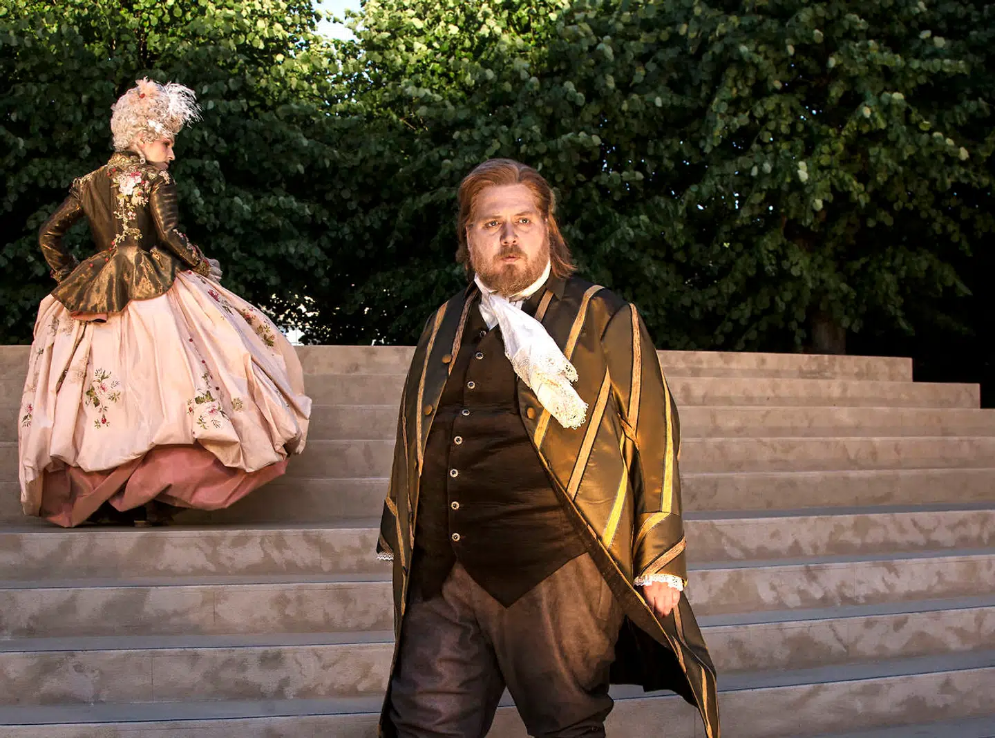 Sonja Richter og Nicolas Bro i »Misantropen« – en af de mange forestillinger, publikum har kunnet opleve under åben himmel.