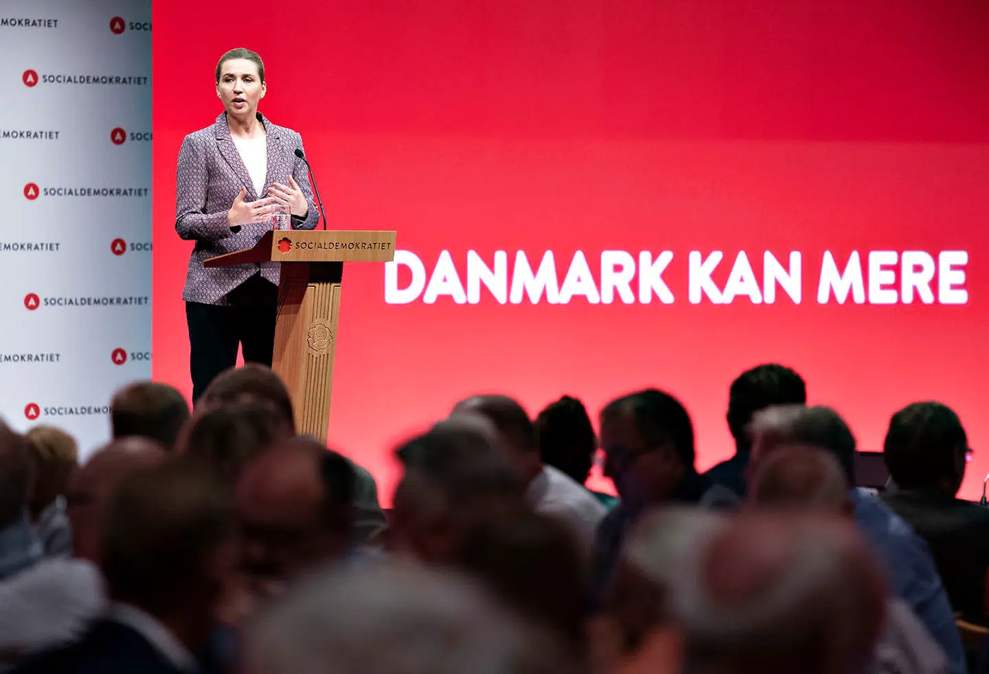 Statsminister Mette Frederiksen på talerstolen ved Socialdemokratiets Kongres i Aalborg i weekenden, hvor spørgsmålet om mangel på arbejdskraft endnu en gang fyldte meget.