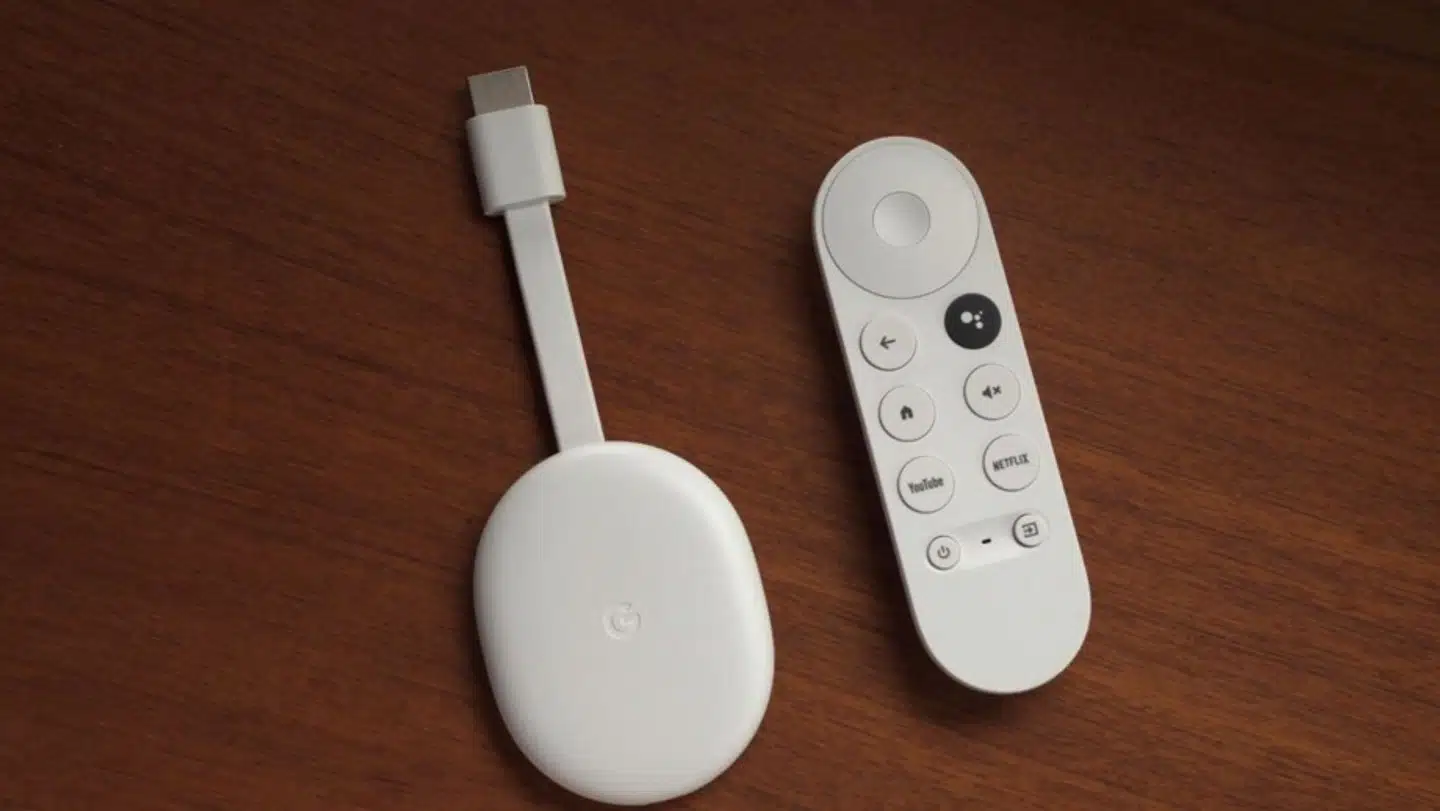 Den nyeste Chromecast, som gør det muligt at projicere skærmbilledet fra en pc, tablet eller smartphone over på fladskærmsfjernsynet, har fået både fjernbetjening og indbygget Google TV-brugerflade.