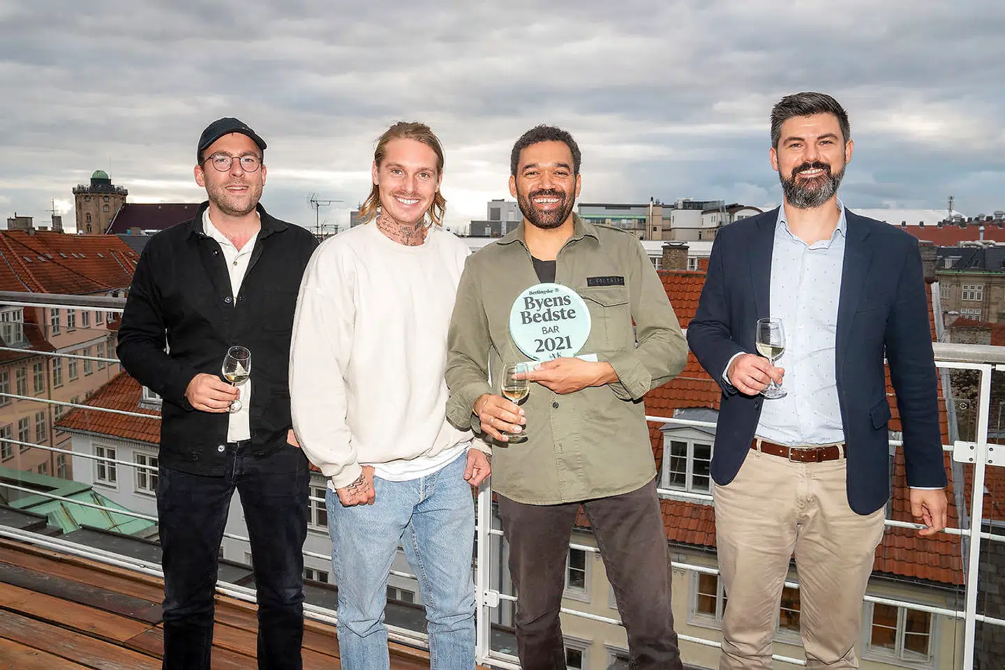 AOKs Byens Bedste Bar gik til Bar Poldo. Fra venstre: Asger Hjort, Anthon Louis Madsen, Benjamin Berg og Marco Bon.