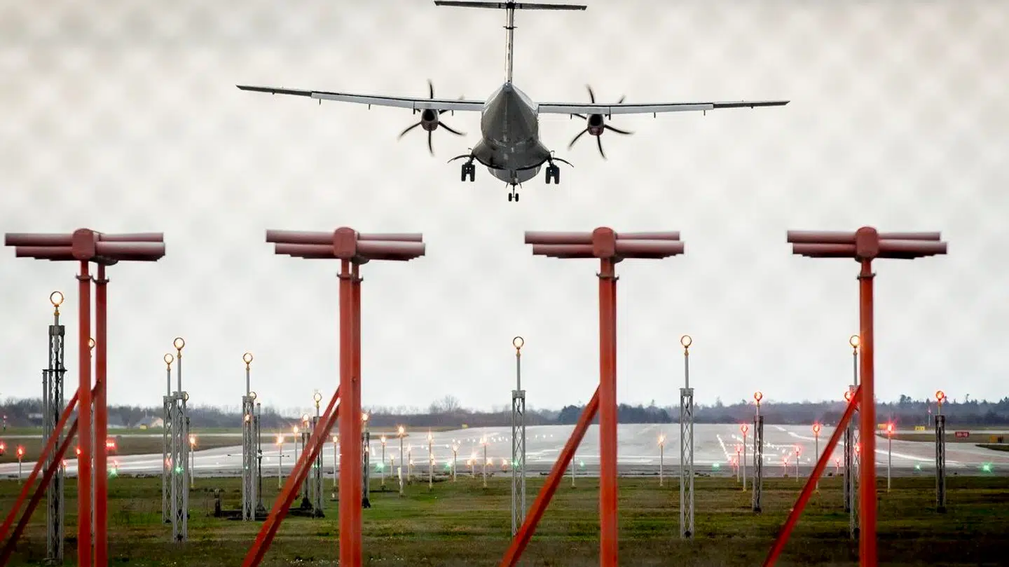 Arkivfoto. Her ses et fly, der lander.