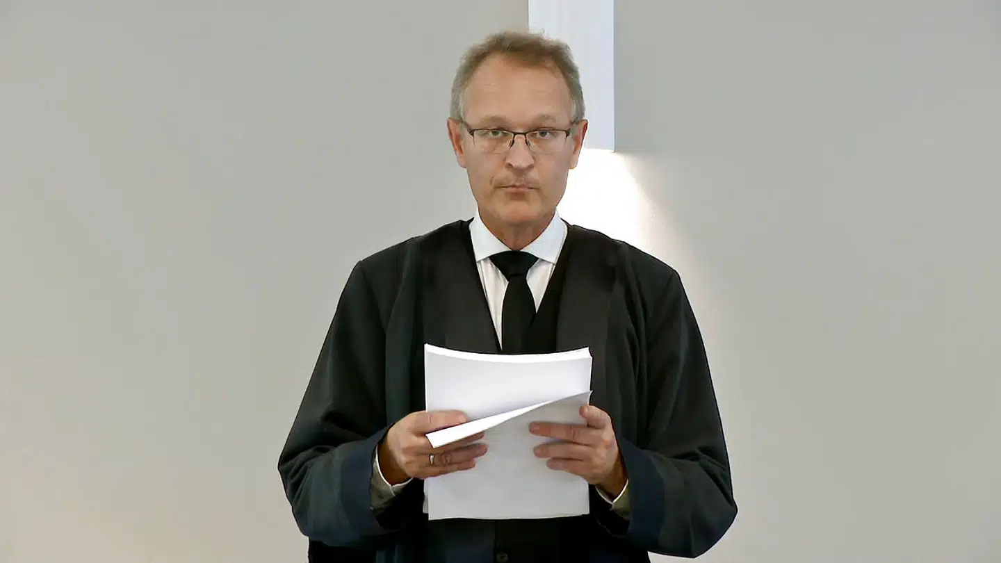 Dommer Søren Holm Seerup læser dommen op i Morten Messerschmidt-sagen. Nu er han, noget utraditionelt, skiftet ud i en anden stor sag.