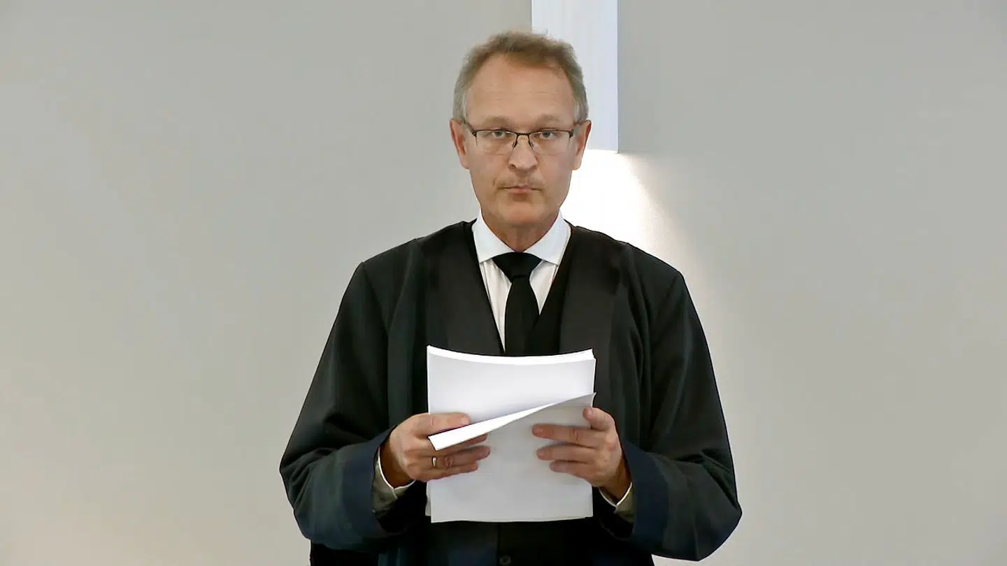 Dommer Søren Holm Seerup læser dommen op i Morten Messerschmidt-sagen. Nu er han, noget utraditionelt, skiftet ud i en anden stor sag.