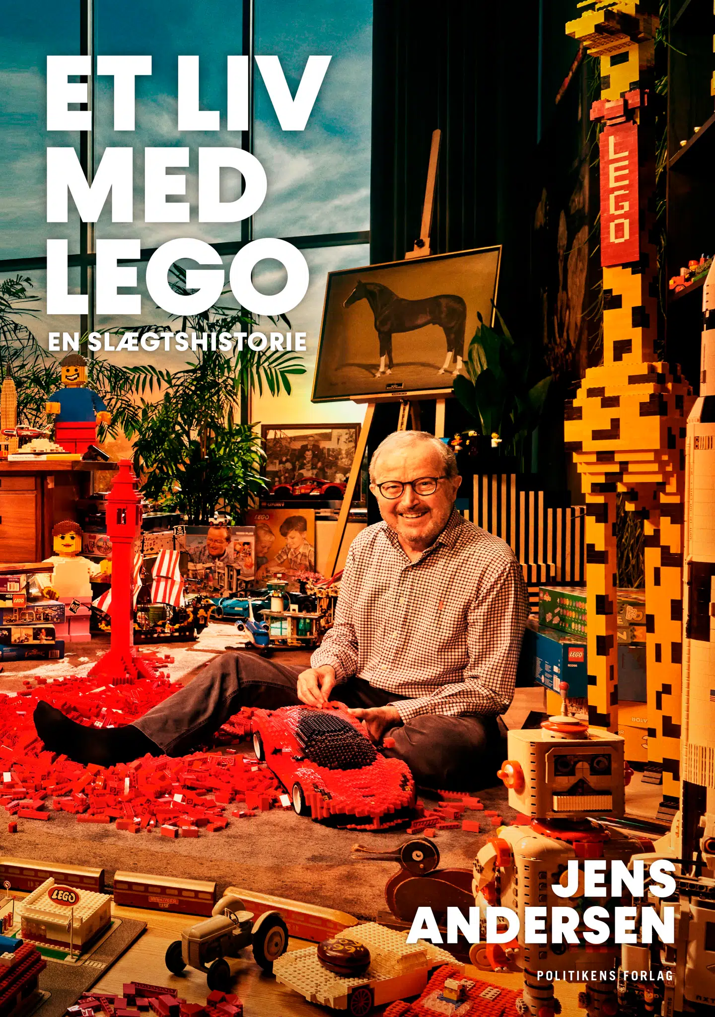 Forfatter Jens Andersen har skrevet bogen »Et liv med LEGO« om LEGO-koncernen og slægten Kirk Kristiansens historie gennem 100 år.
