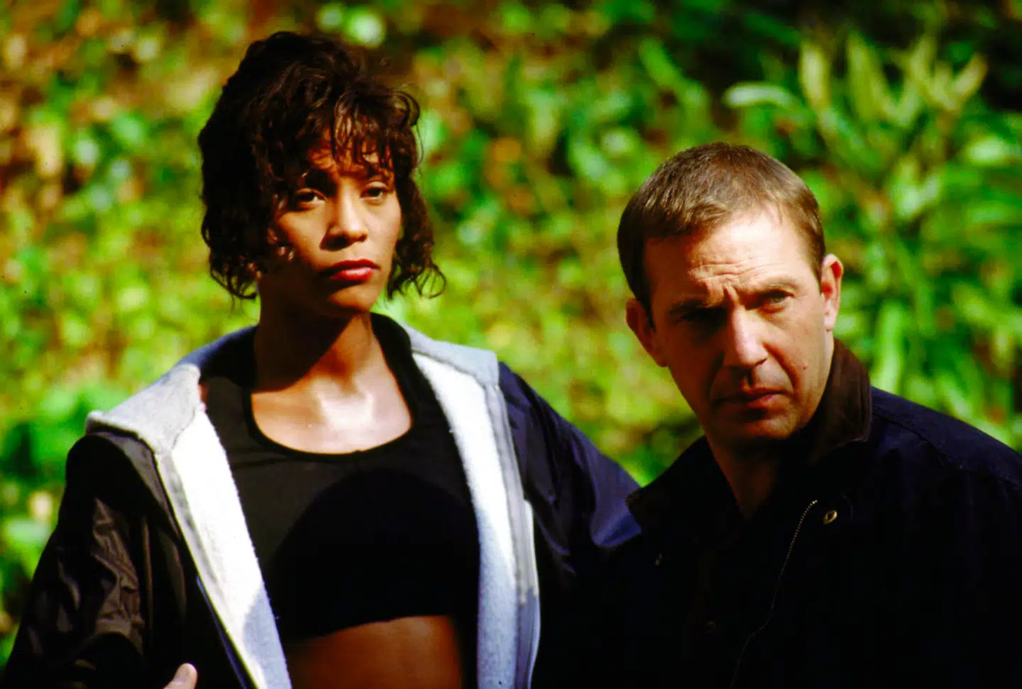 Whitney Houston og Kevin Costner under optagelserne til »The Bodyguard« i 1992. Whitney Houston døde på et hotelværelse i 2012 efter lang tids kamp med stofmisbrug.
