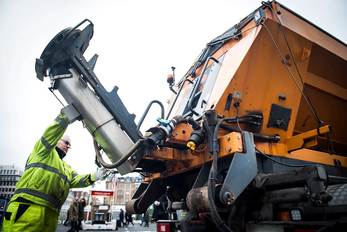 En såkaldt nultimerskontrakt garanterer hverken faste arbejdstider eller løn – det kan være alt fra caféjobs, over tilkaldevikarer til buschauffører.