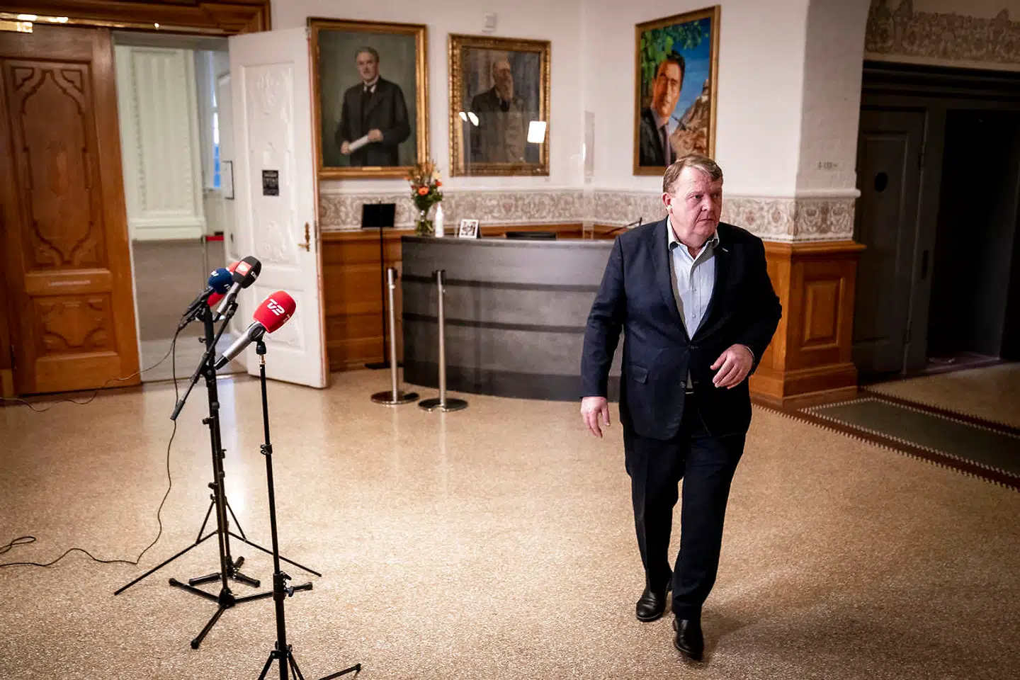 Under VLAK-regeringen oplevede Løkke at indgå politiske kompromisser, som han ikke brød sig om, forklarer han og påpeger, at han gjorde det for at få »det hele til at hænge sammen«. Men kravene fra forskellige partier blev voldsommere og voldsommere, mener han.