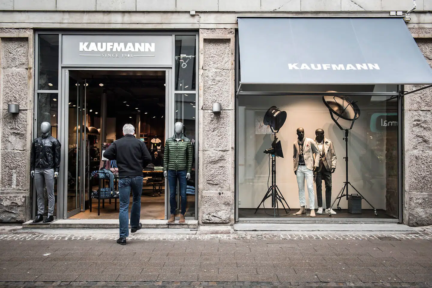 Herretøjsforretningen Kaufmann har fået en bøde på 3,7 millioner kroner for at have delt oplysninger om priser og tilbudskampagner med en konkurrerende tøjkæde.