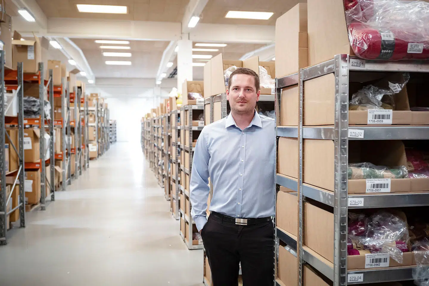 Dennis Drejer er stifter af netbutikken Rito.dk, som sælger garn, stof og kreatilbehør til kunder i Danmark og fem andre europæiske lande. Hovedkontor og lager ligger i Dennis Drejers hjemby, Skive.