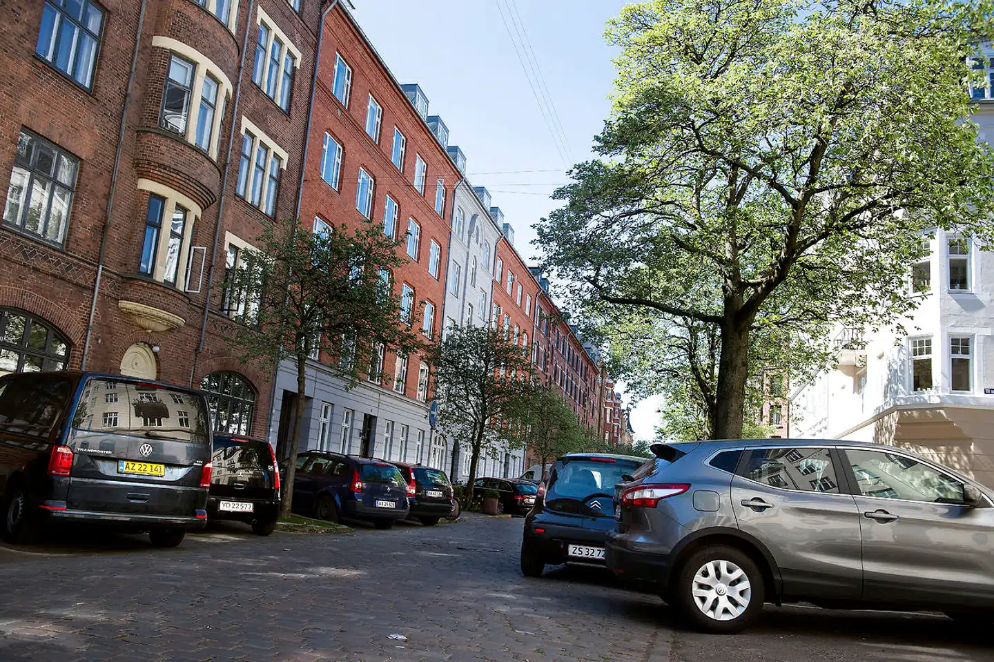 Delebiler kan være med til at skabe plads og mindre forurening i byen, og derfor har Københavns Kommune udarbejdet en strategi for delebiler. Men tiltaget er bagstræberisk, mener to direktører for delebilsvirksomheder, for det er prøvet før, og det endte i en fiasko.