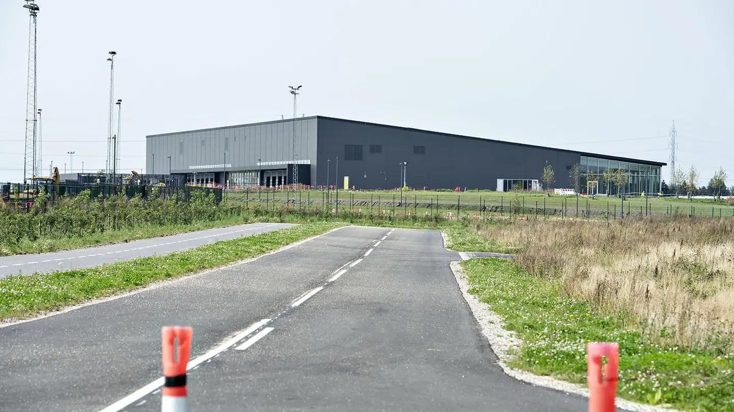 Apple åbnede i september 2020 sit datacenter i Foulum nordøst for Viborg. Det har dog ikke kastet nær så mange arbejdspladser af sig, som man forventede.