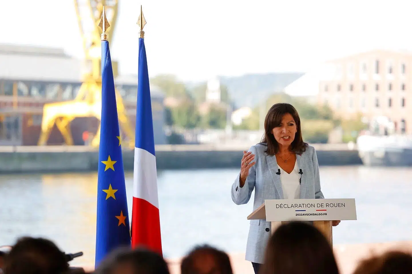 Det er på ingen måde tilfældigt, at Anne Hidalgo valgte at præsentere sit kandidatur i Rouen, langt fra sin normale hjemmebane. Hvis hun skal have en chance i resten af Frankrig, hvor man ofte ser med mistro på folk fra hovedstaden, vil det kræve en »afparisificering«.