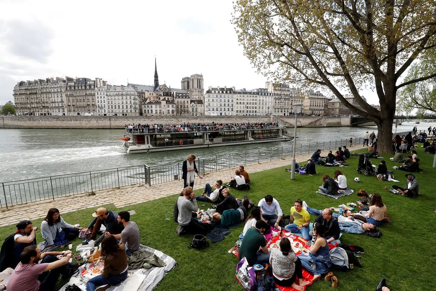 Den højre Seine-bred, hvor tusindvis af biler indtil 2016 dagligt tordnede forbi, er i dag et særdeles populært rekreativt område blandt pariserne.