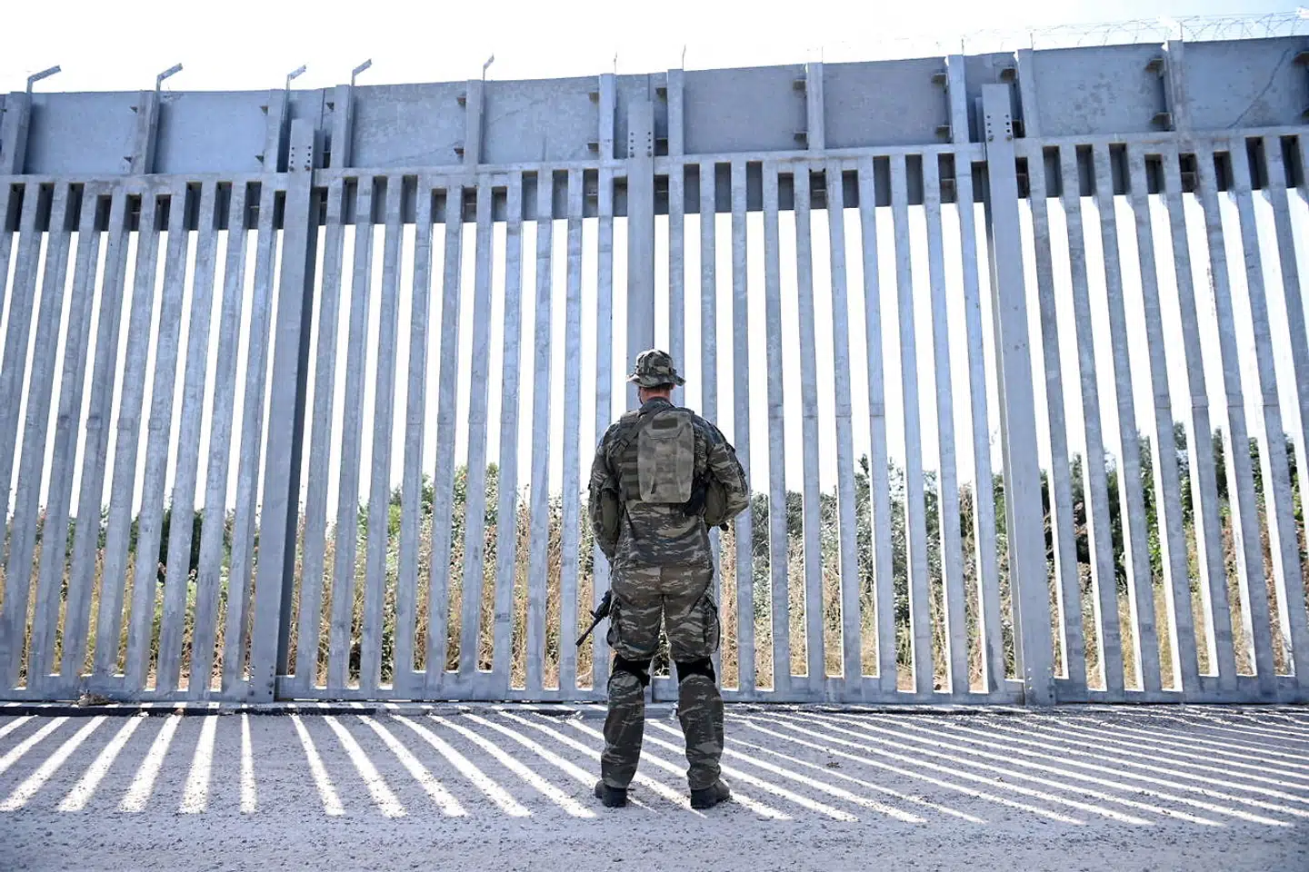 Soldater bevogter allerede det 40 kilometer lange hegn på grænsen mellem Grækenland og Tyrkiet, men indtil videre er den afghanske flygtningestrøm udeblevet.
