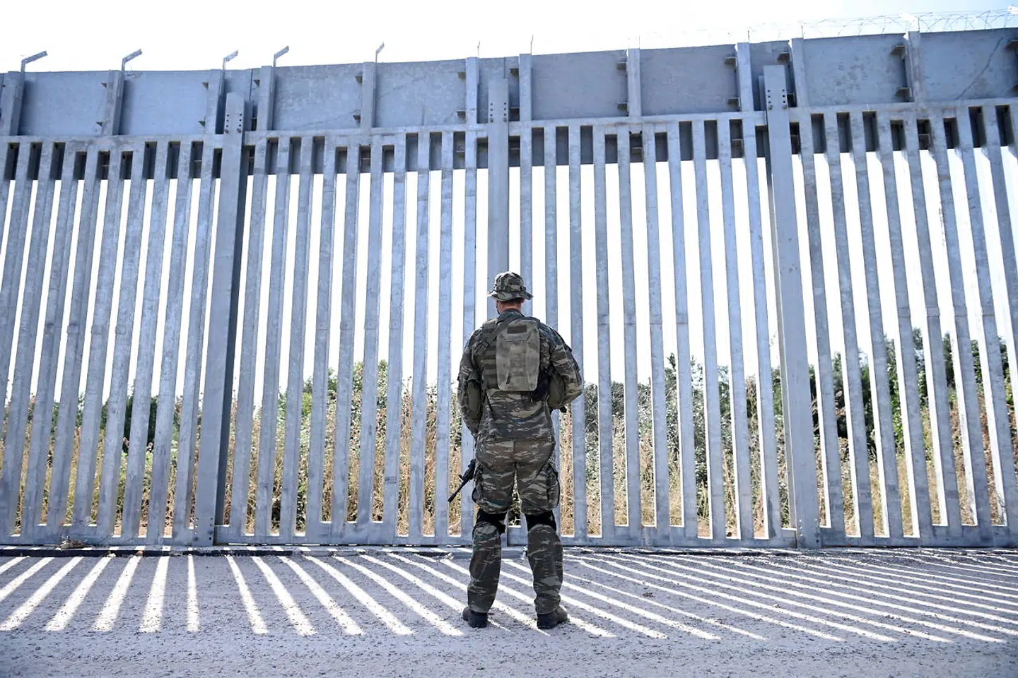 Soldater bevogter allerede det 40 kilometer lange hegn på grænsen mellem Grækenland og Tyrkiet, men indtil videre er den afghanske flygtningestrøm udeblevet.