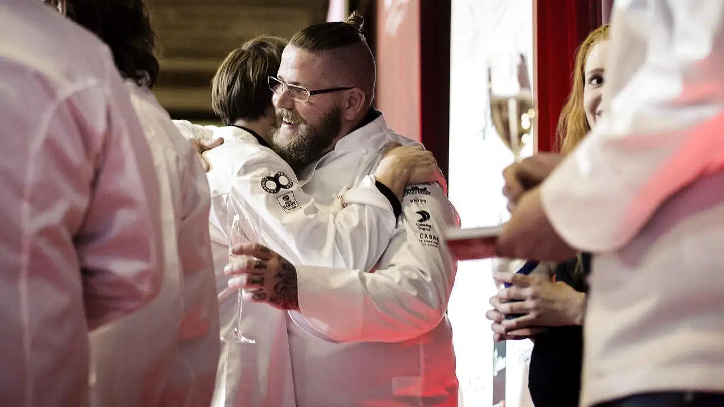 Eric Vildgaard fra restaurant Jordnær på scenen i Rådhussalen i København til uddelingen af Michelin stjerner for et par år siden.