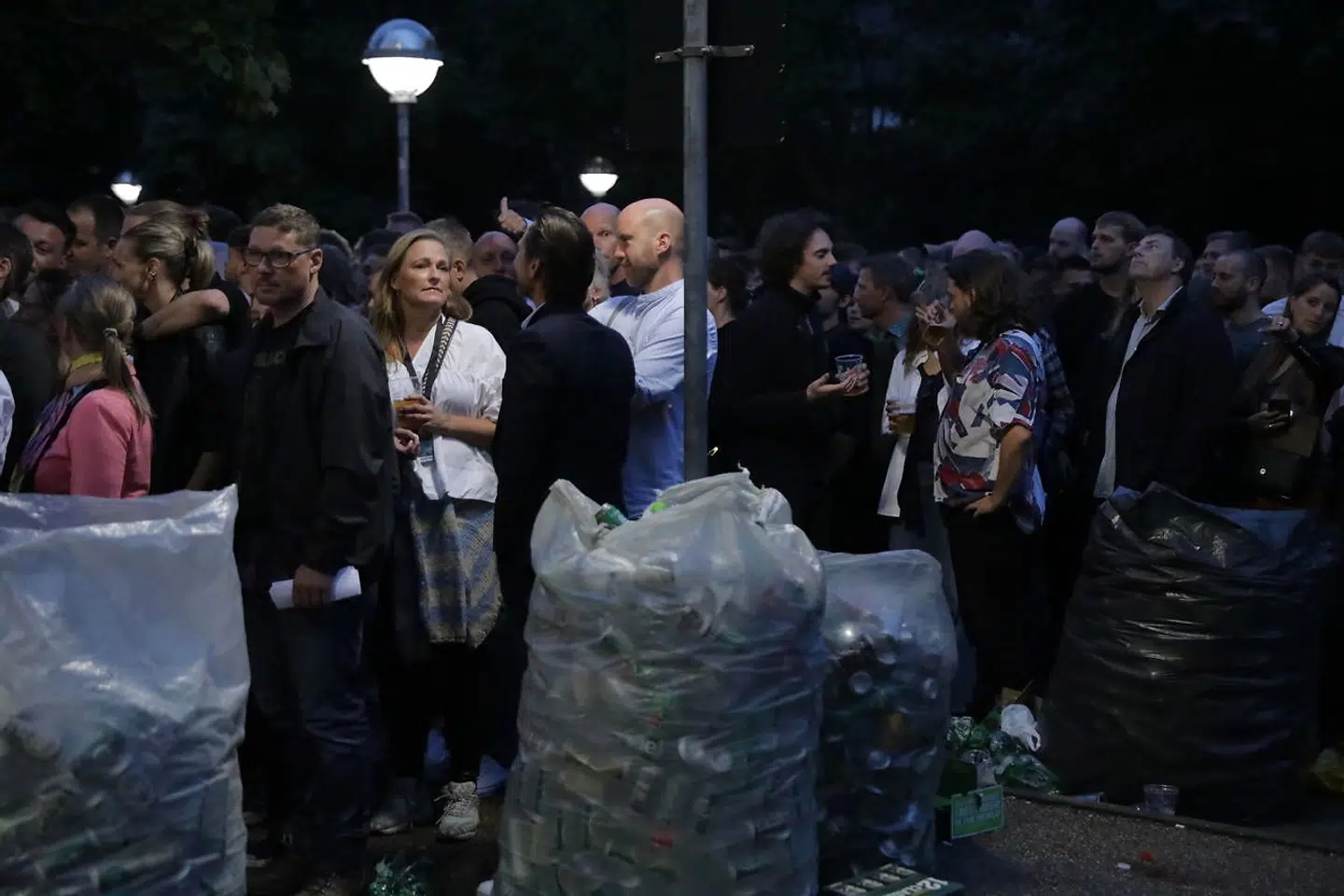 Mens selve koncerten har blæst både gæster og anmeldere bagover af begejstring, er der kritik af arrangøren Live Nation Danmark.