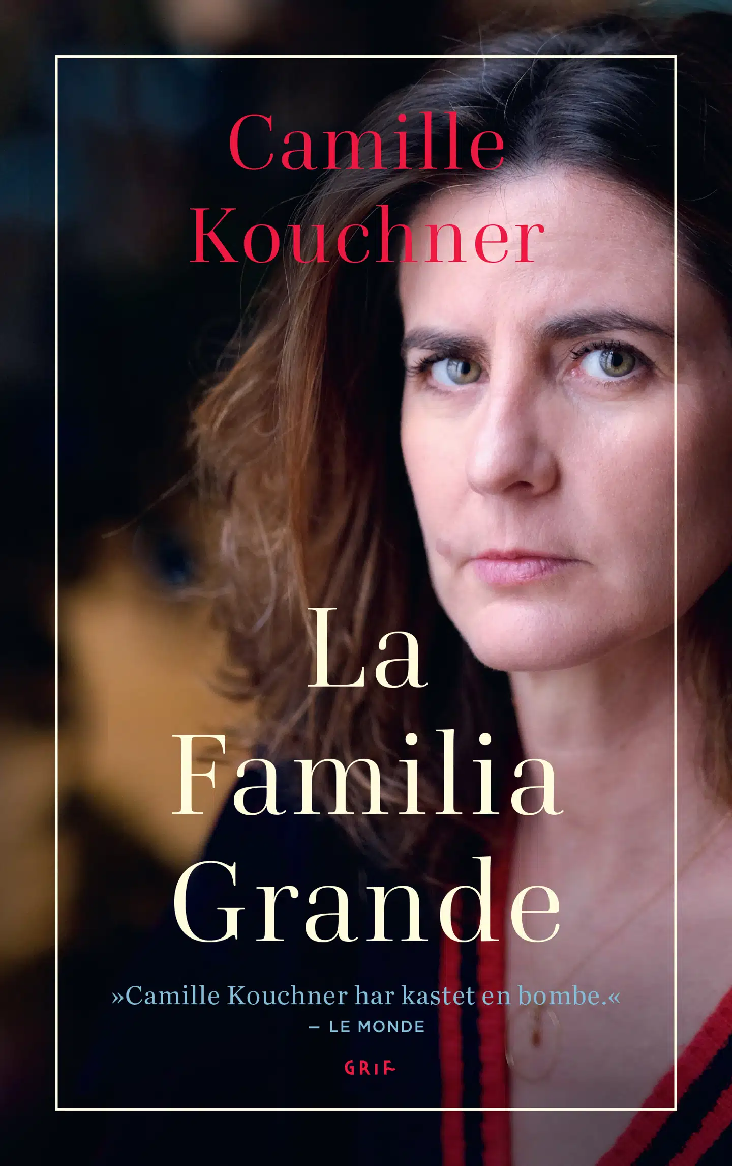I »La Familia Grande« skildrer juristen Camille Kouchner sin opvækst i et privilegeret miljø, hvor børnene betalte en dyr pris for de voksnes frisind.