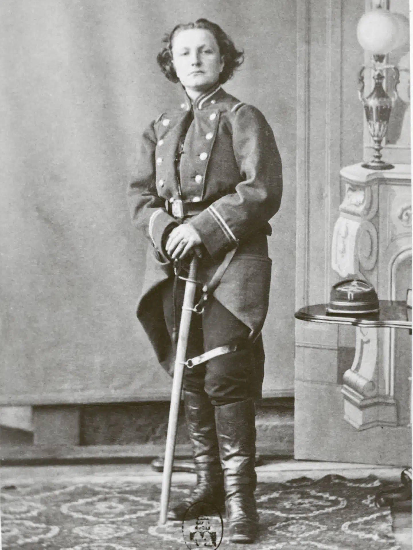 Marie-Antoinette Lix (1839-1909) var den eneste kvinde, såvidt vides, der fik lov til at kæmpe som soldat i den franske hær som kvinde. Hun gjorde tjeneste i den italienske legende Garibaldis styrke i det østlige Frankrig. Illustration fra bogen.