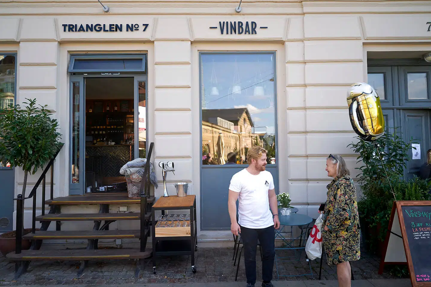 Vinbaren Trianglen 7 ligger på Trianglen, Østerbro, i lokalerne hvor før Pasteur holdt til.