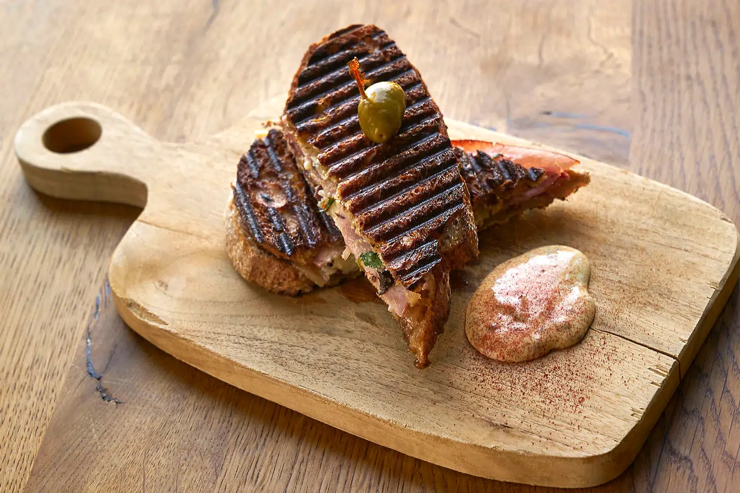 Voksentoast med både koget skinke og iberico skinke