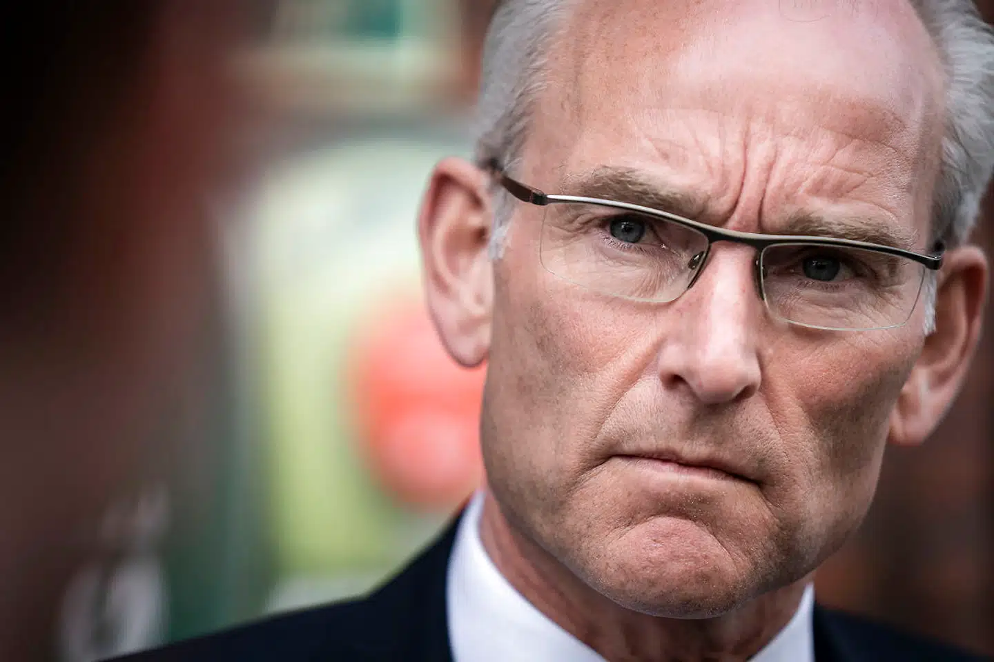Per Larsen, sundhedsordfører for De Konservative kalder det »uacceptabelt« og siger, at de mistede opkald kan gå ud over beredskabets responstider.
