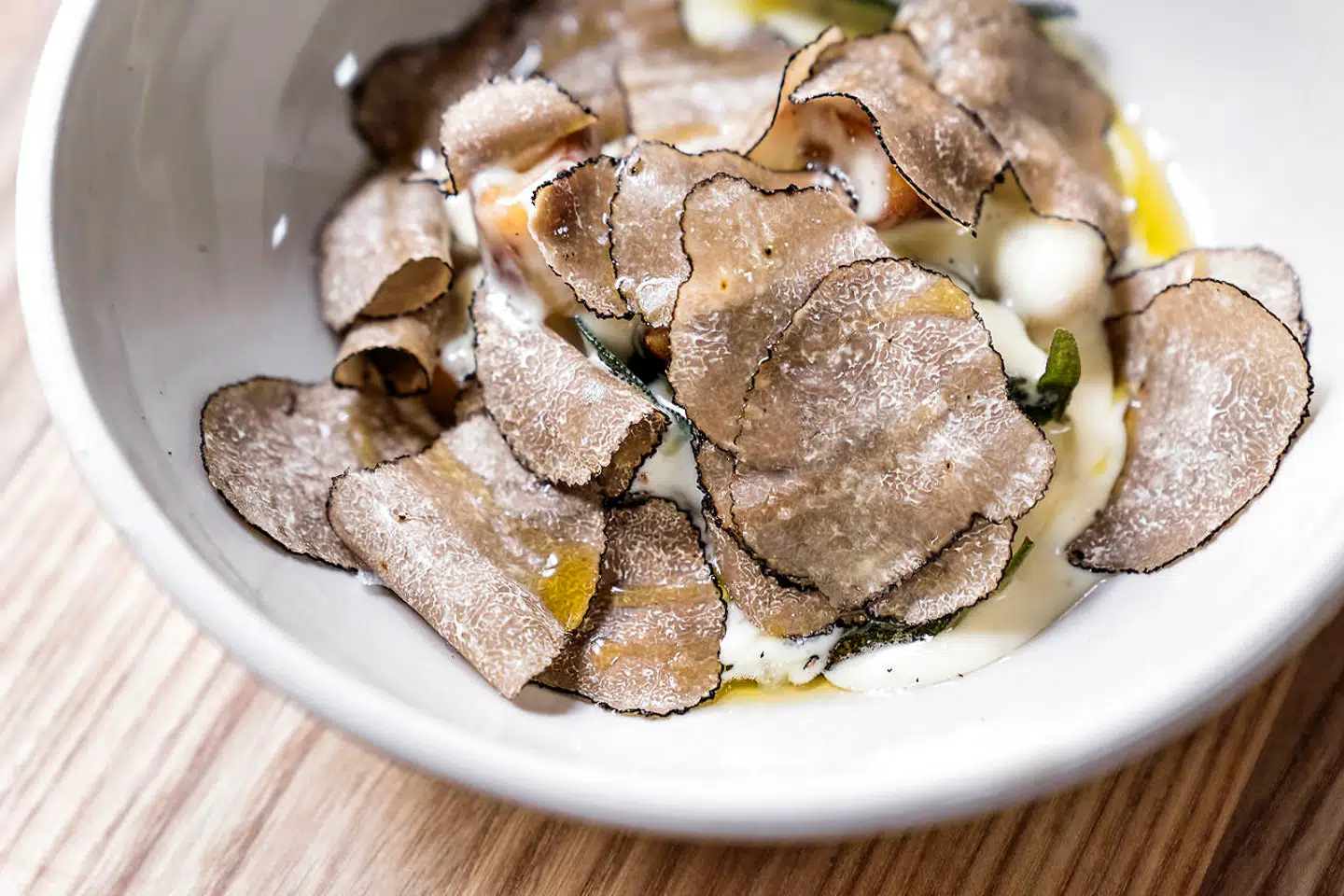 Gnocchi med parmesansauce & trøffel.