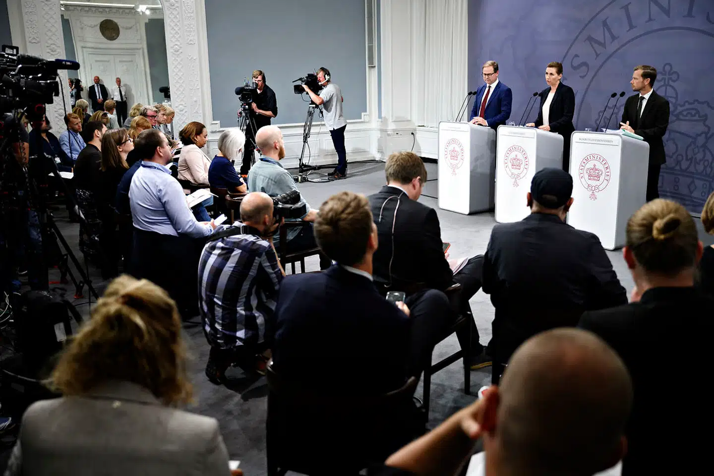 Finansminister Nicolai Wammen (S), statsminister Mette Frederiksen (S) og beskæftigelsesminister Peter Hummelgaard (S) ved tirsdagens pressemøde om reformudspillet »Danmark kan mere I«, hvor man blandt andet lagde op til en såkaldt formodningsregel.