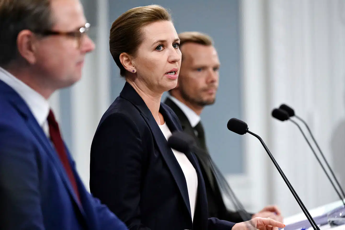 Finansminister Nicolai Wammen (S), statsminister Mette Frederiksen (S) og beskæftigelsesminister Peter Hummelgaard (S) fremlagde et reformudspil for at øge arbejdsud buddet i denne uge. Men det hjælper ikke øjeblikkets mange ledige stillinger.